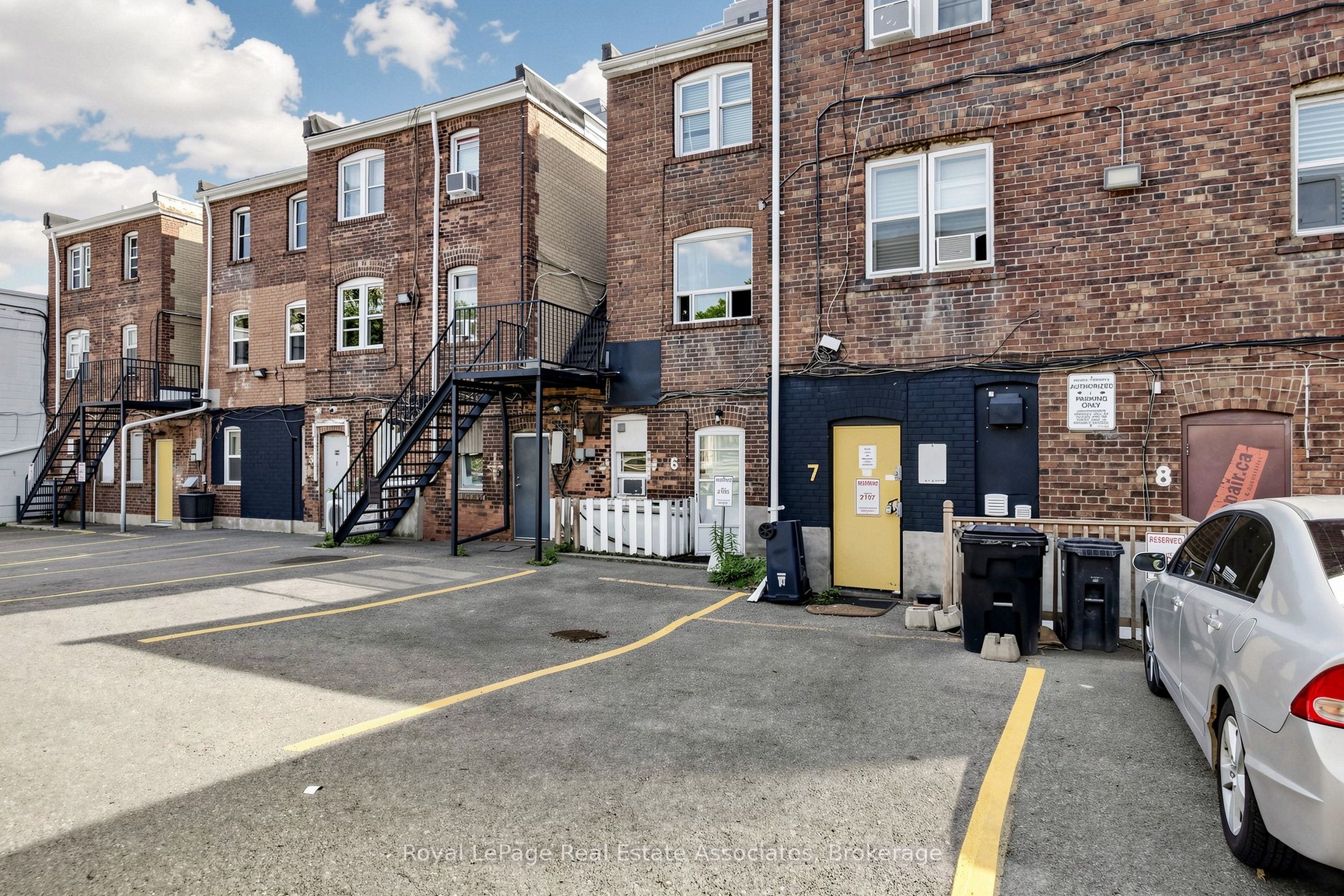 2107 Yonge Street Property Photo 10
