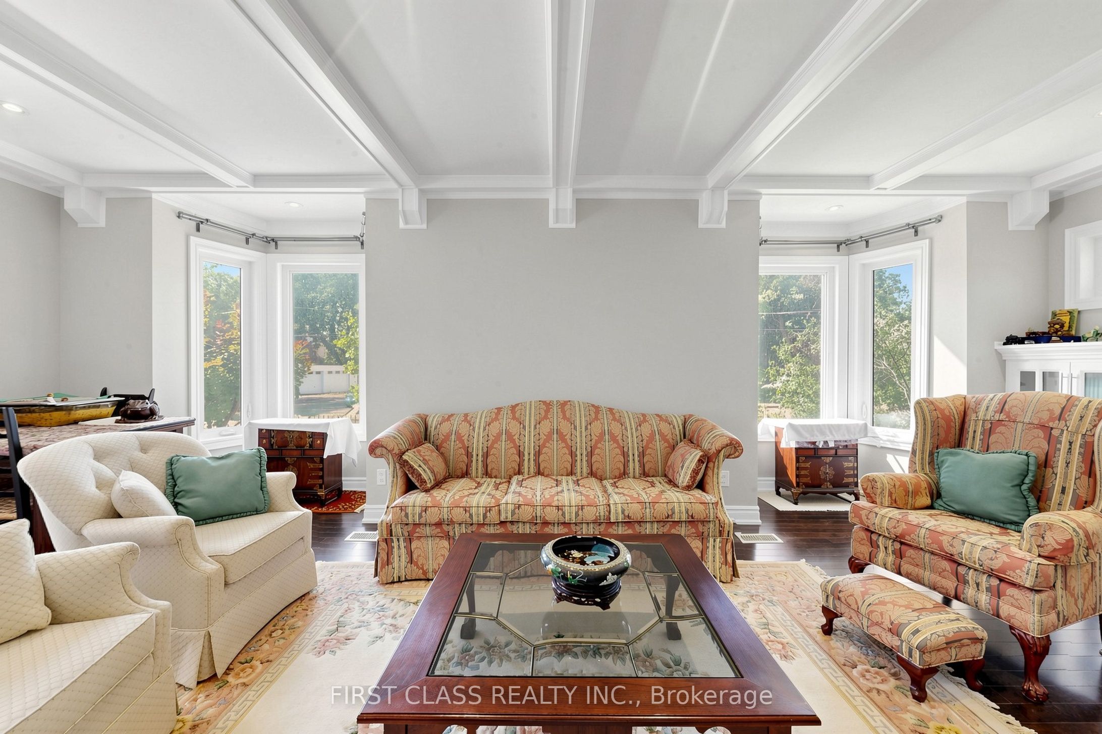 18 Yonge Boulevard Property Photo 5
