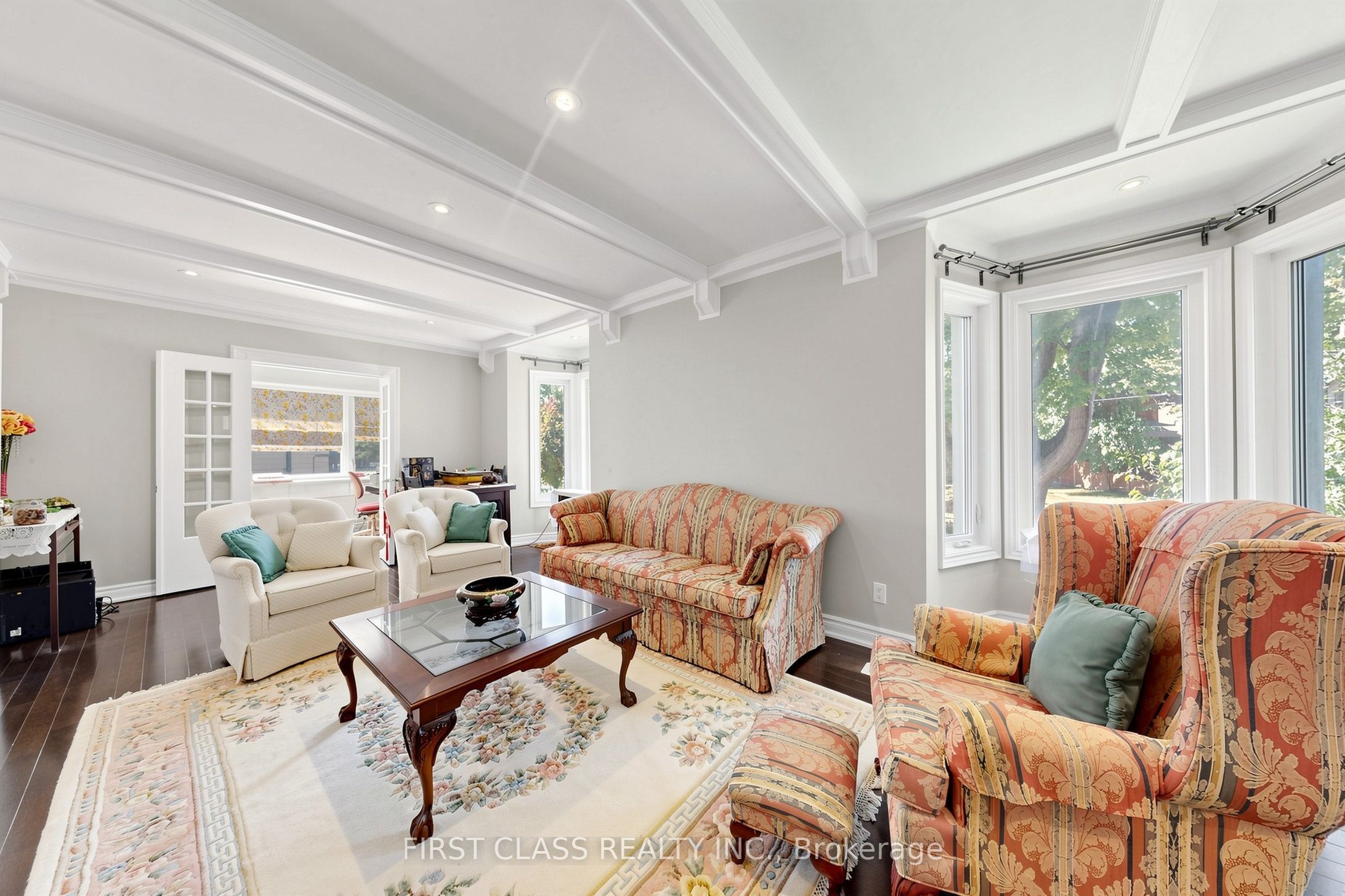 18 Yonge Boulevard Property Photo 6