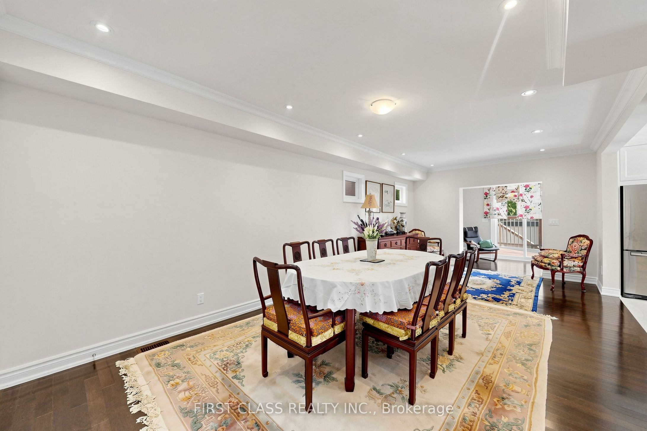 18 Yonge Boulevard Property Photo 9