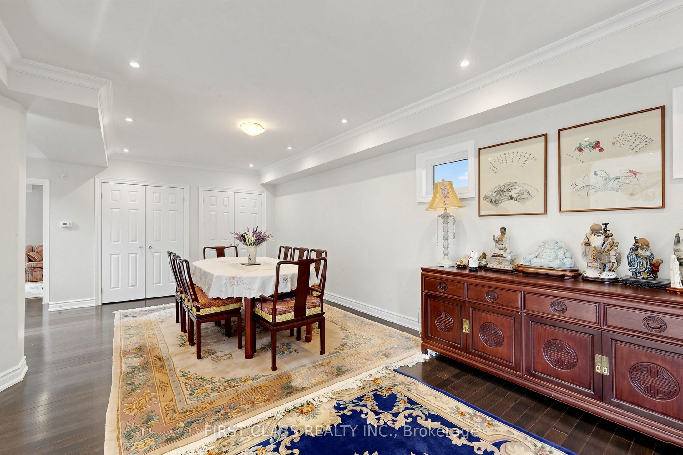 18 Yonge Boulevard Property Photo 12
