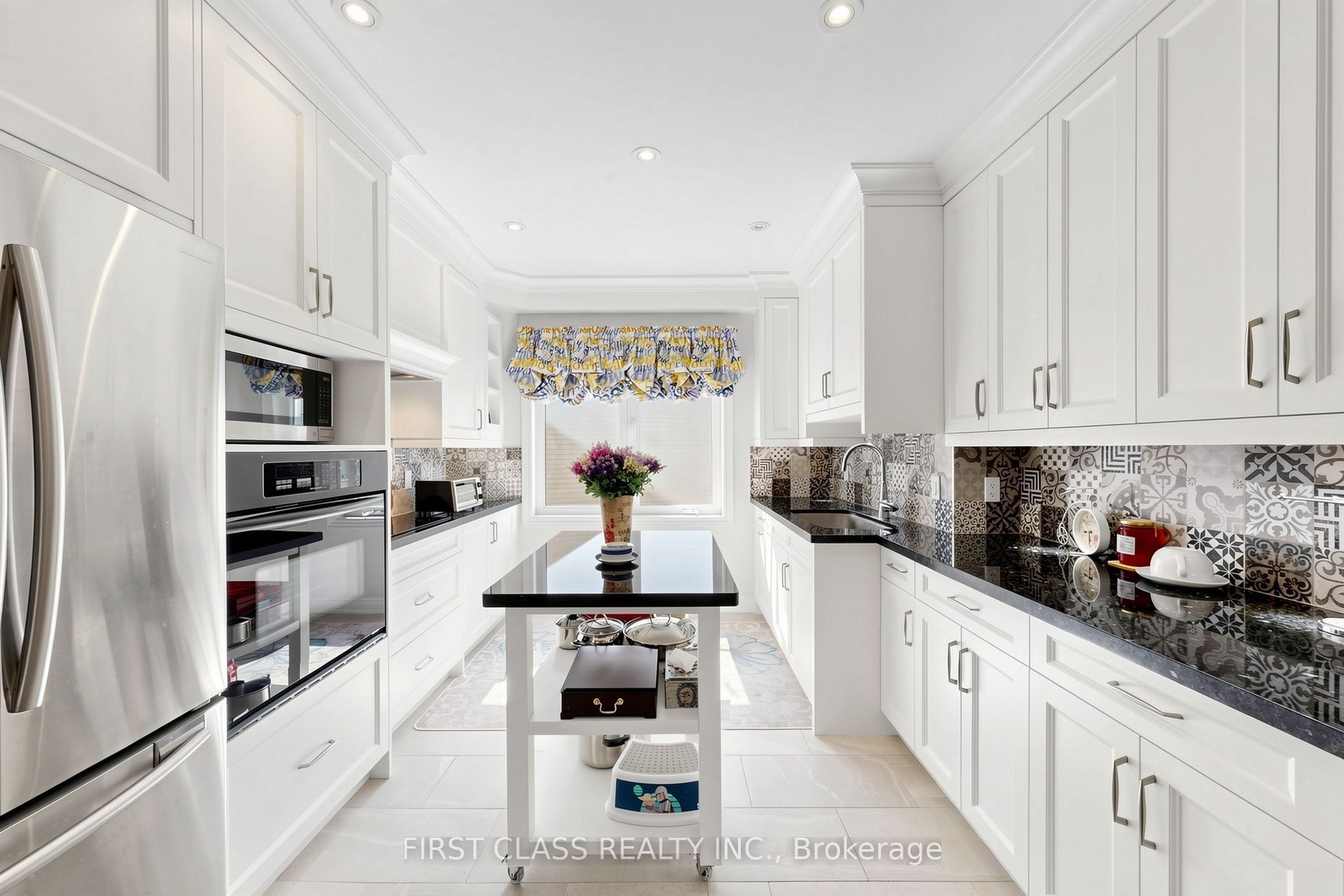 18 Yonge Boulevard Property Photo 13