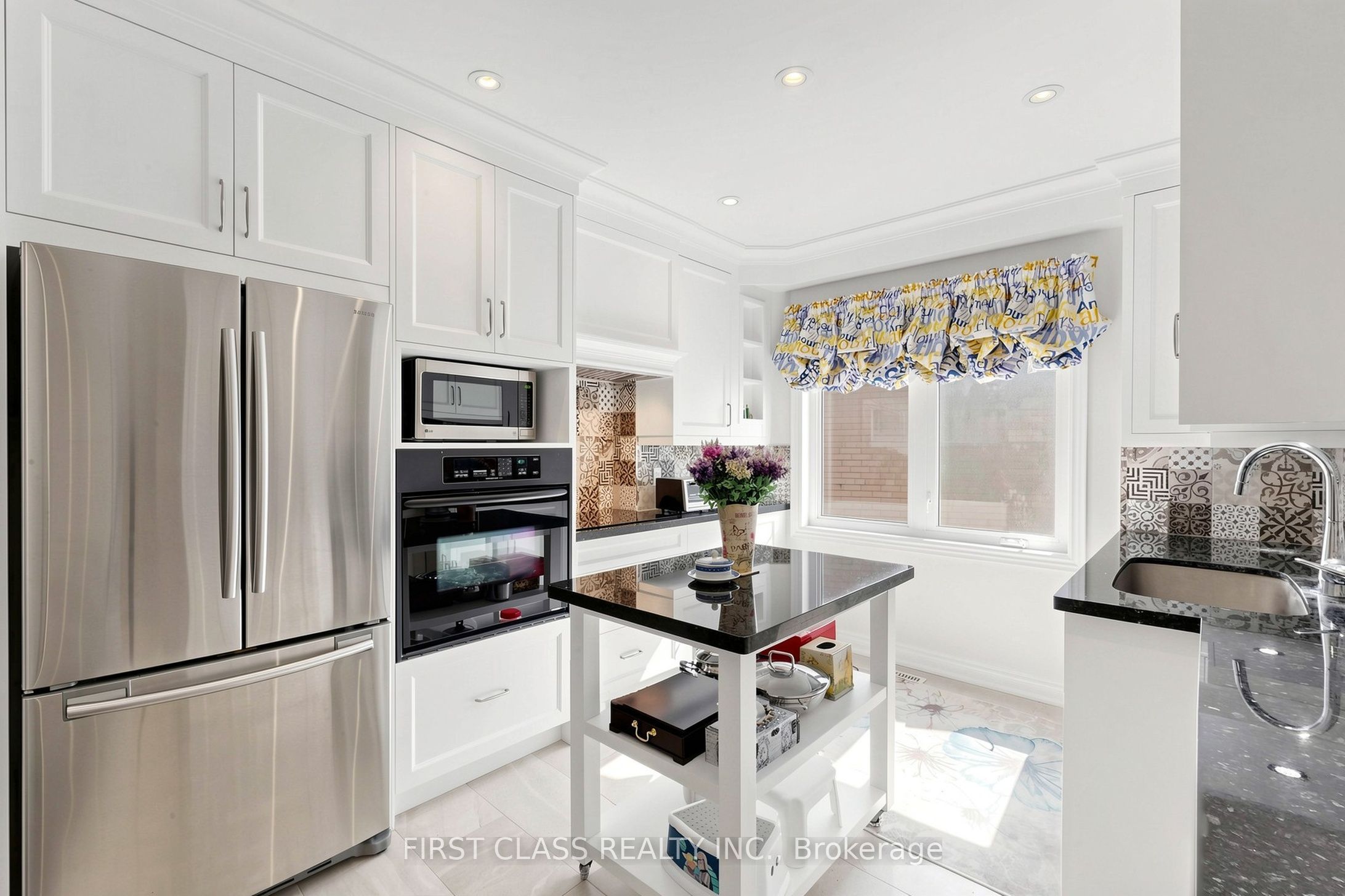 18 Yonge Boulevard Property Photo 15