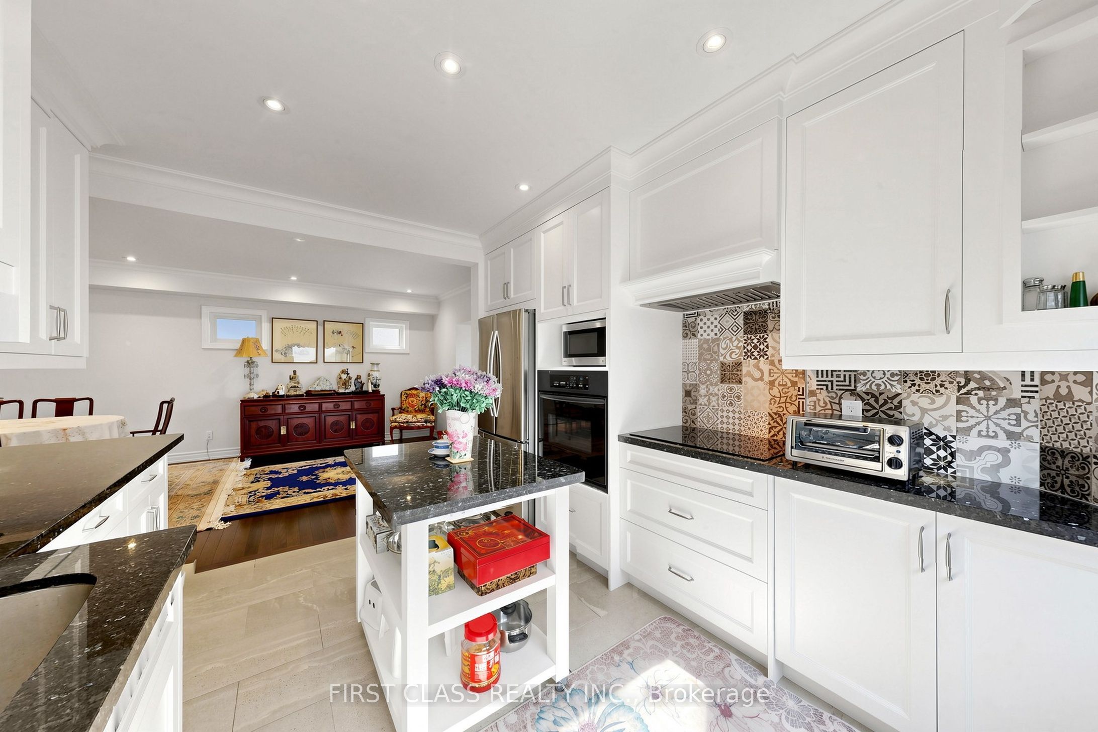 18 Yonge Boulevard Property Photo 16
