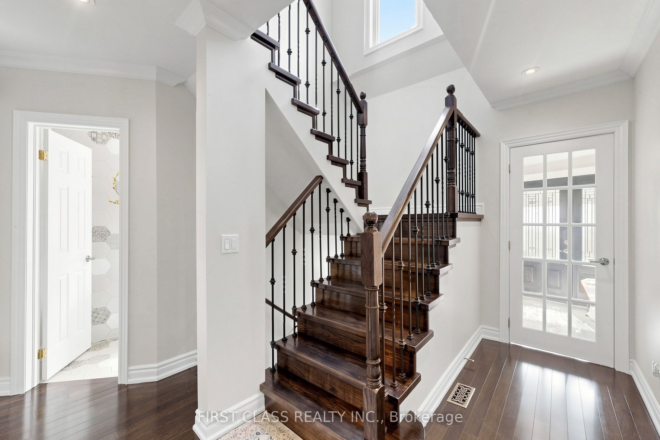 18 Yonge Boulevard Property Photo 22