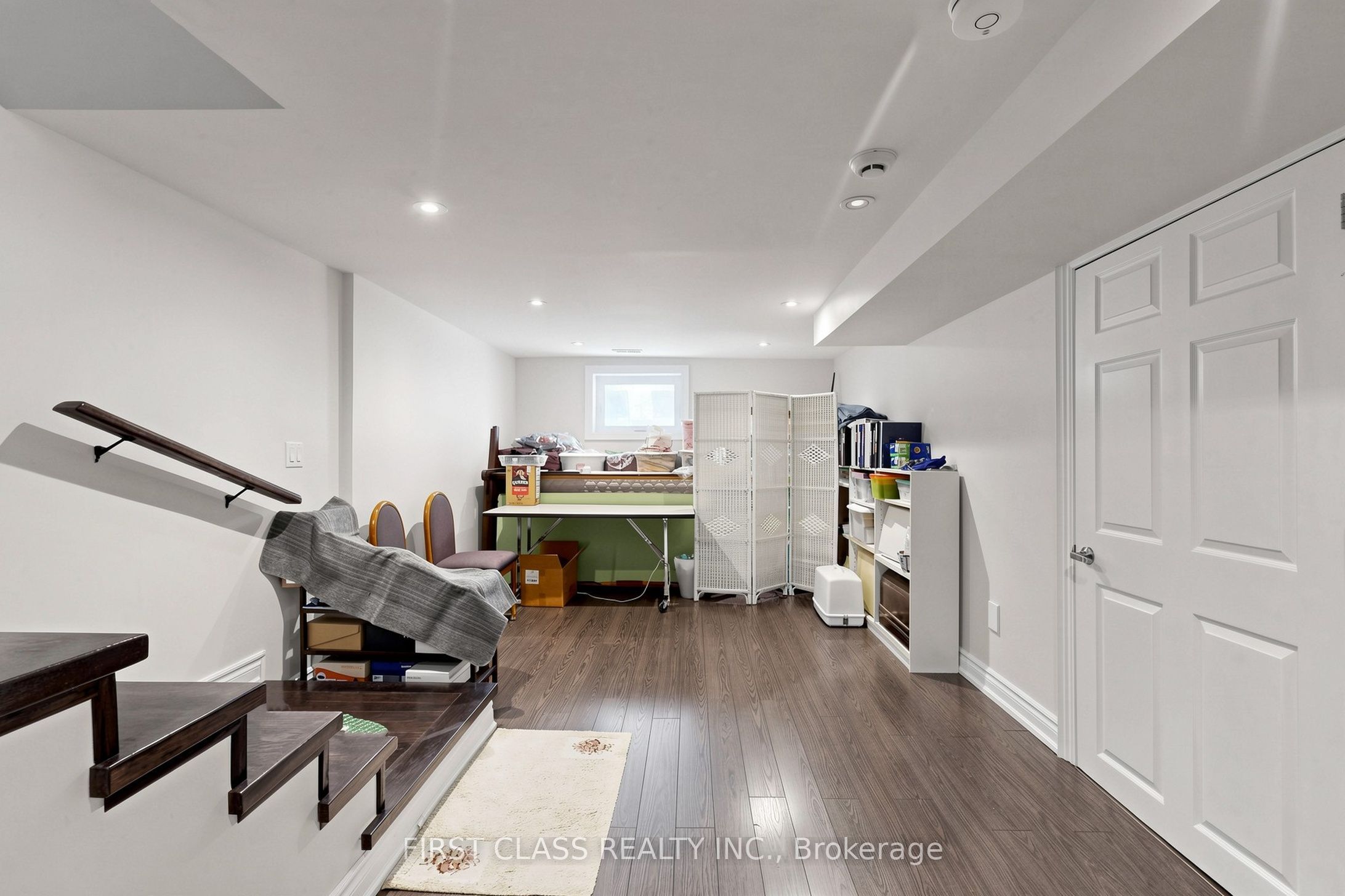 18 Yonge Boulevard Property Photo 29
