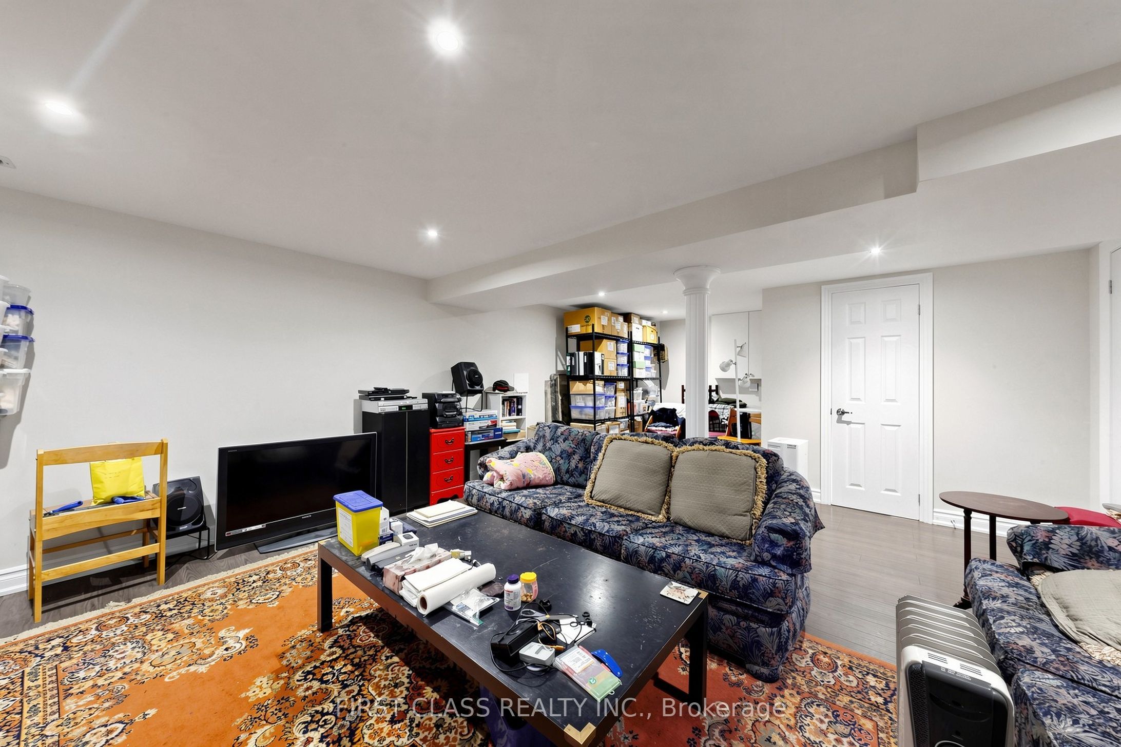 18 Yonge Boulevard Property Photo 30