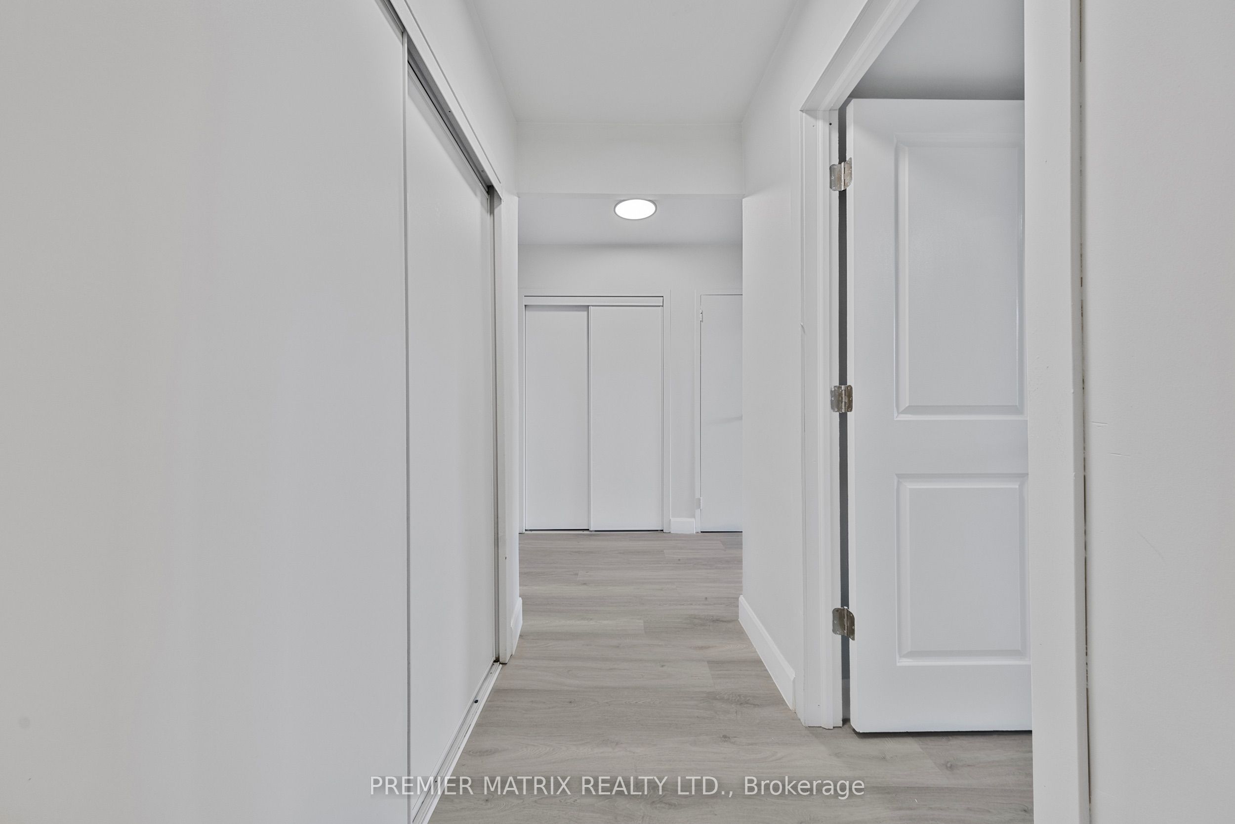65 Thorncliffe Park Drive 608 Property Photo 7