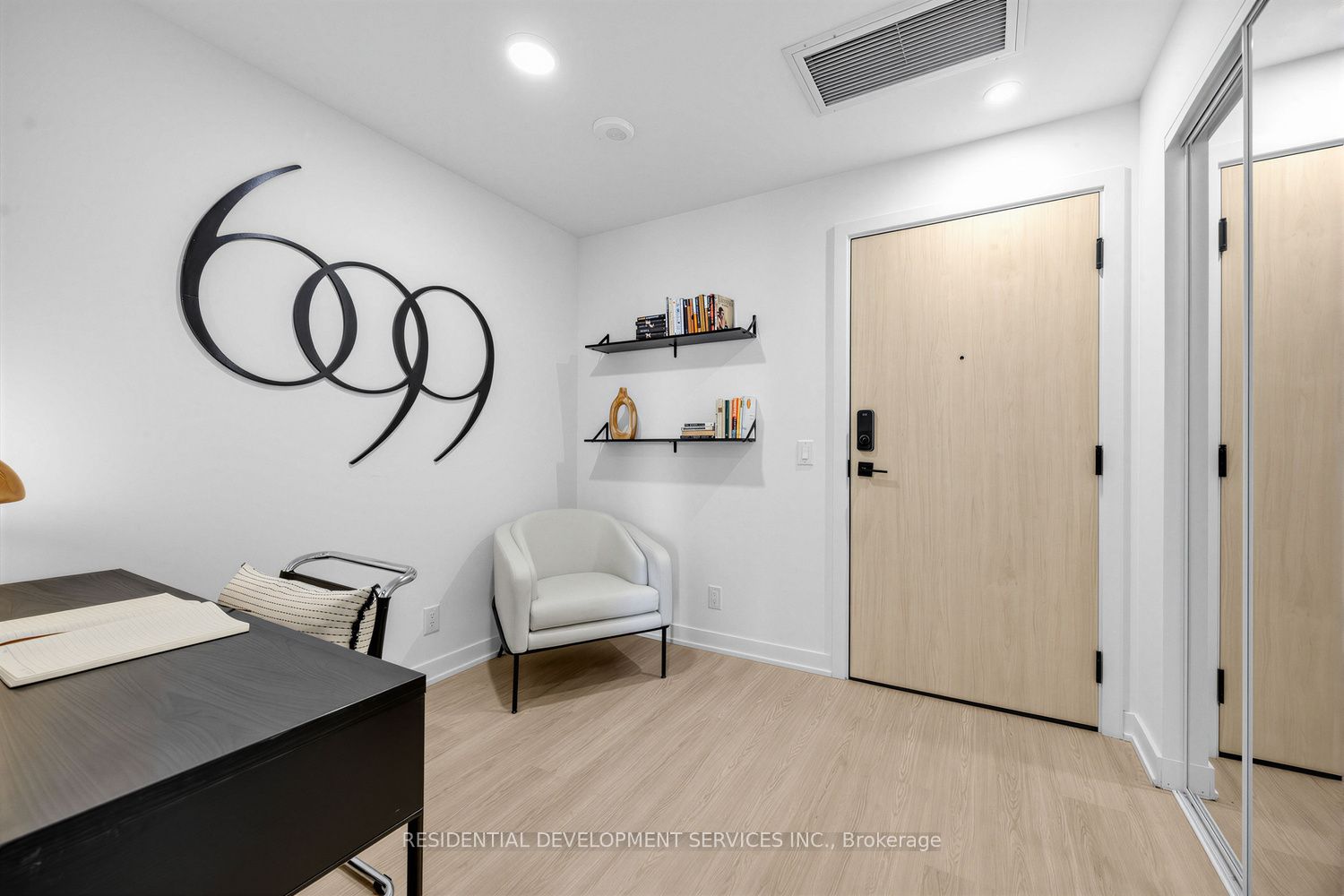 699 Sheppard Avenue E 226 Property Photo 3