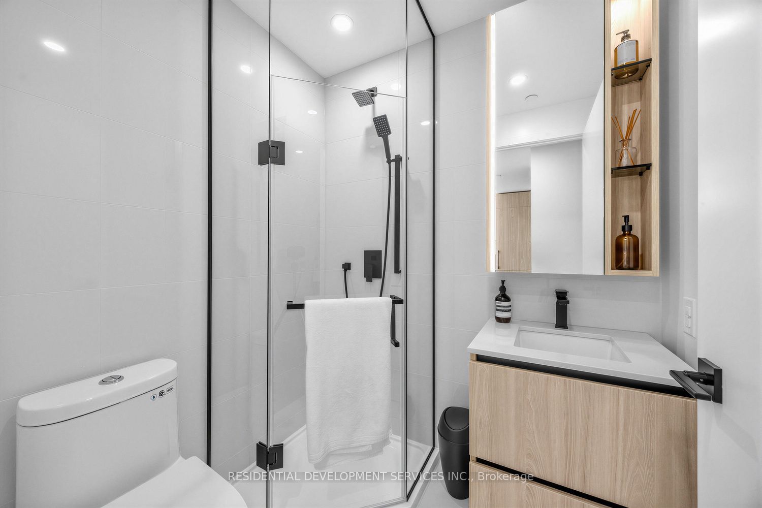 699 Sheppard Avenue E 226 Property Photo 6