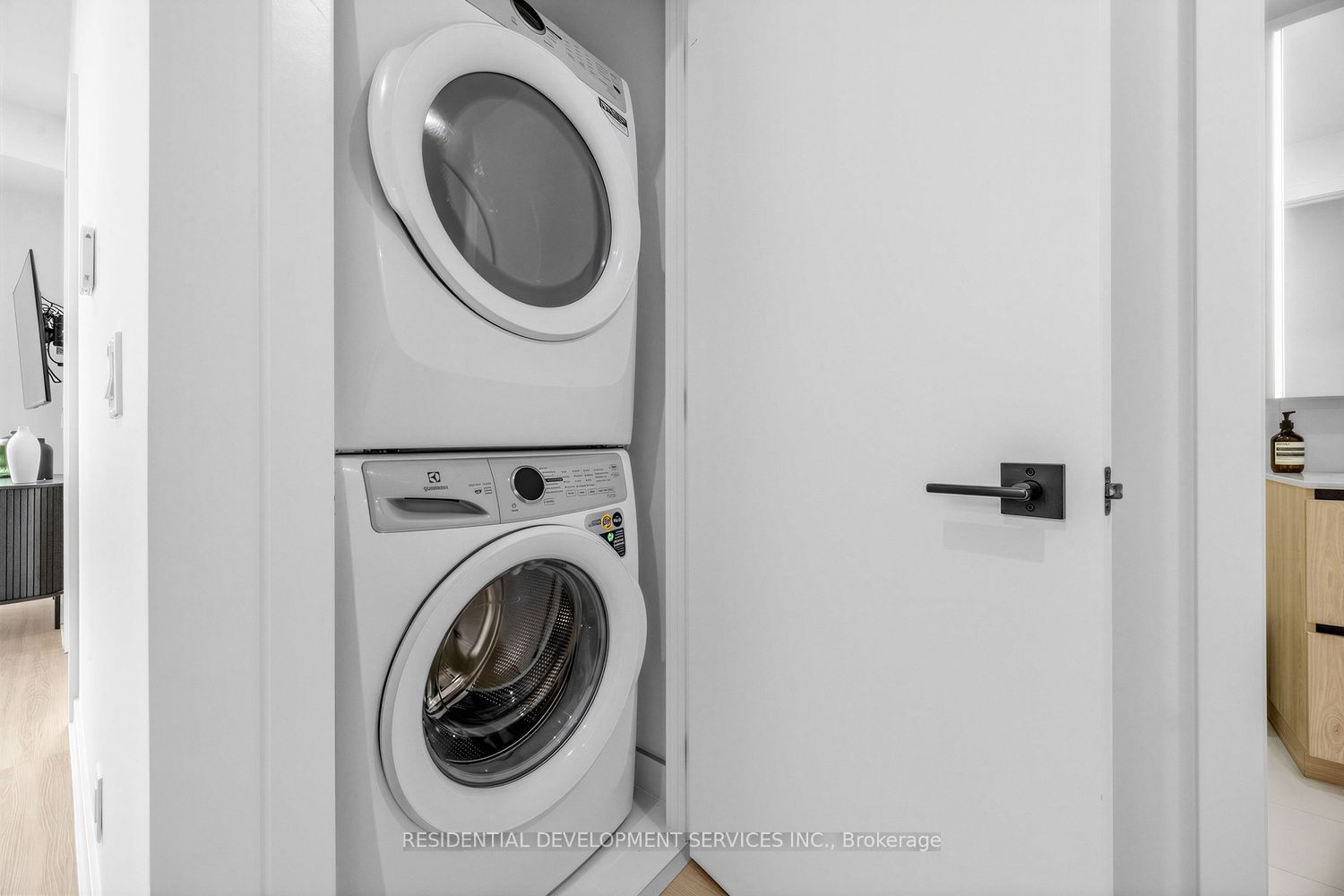 699 Sheppard Avenue E 226 Property Photo 24