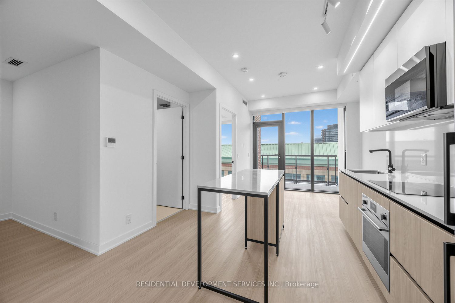 699 Sheppard Avenue E 505 Property Photo 3