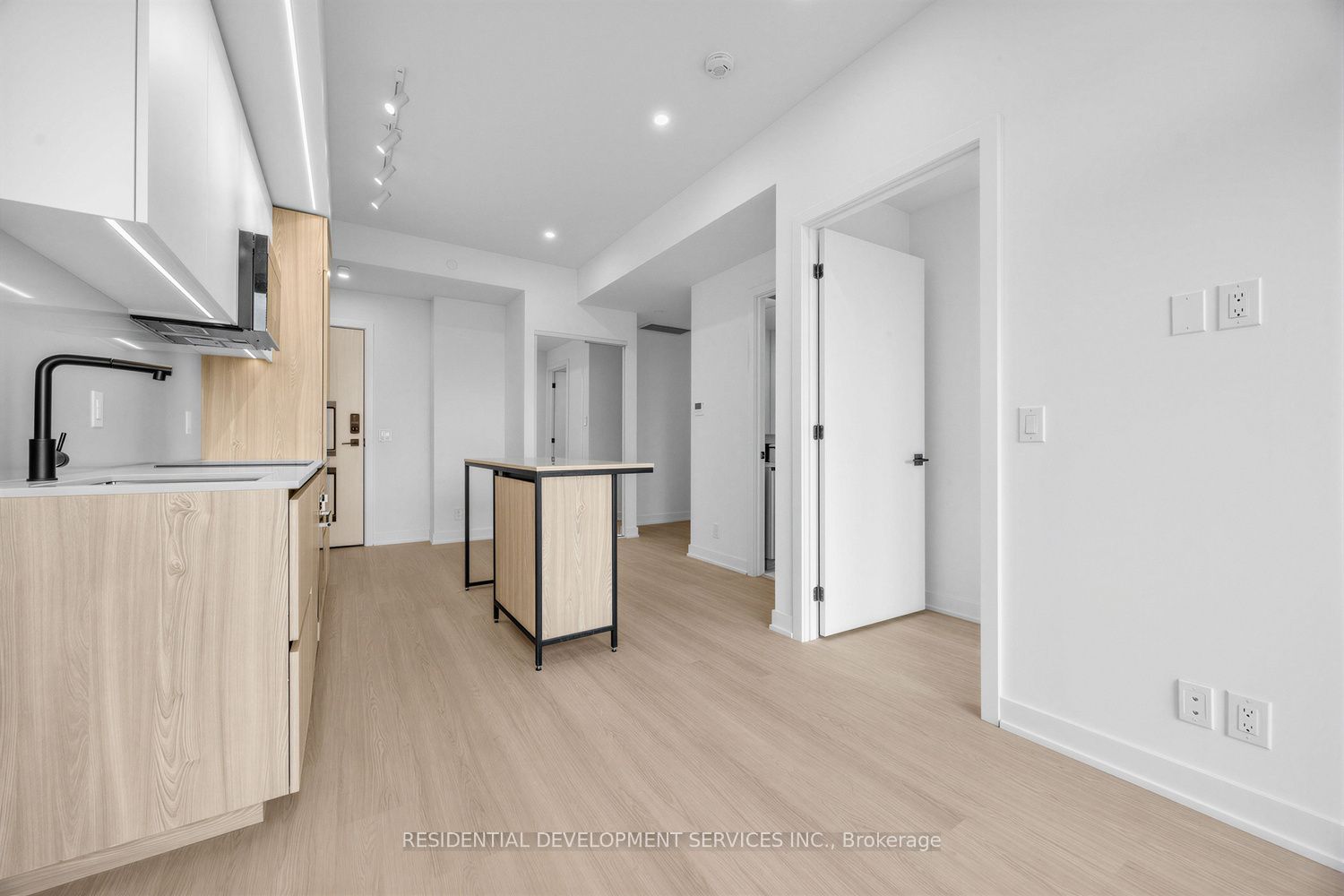 699 Sheppard Avenue E 505 Property Photo 13