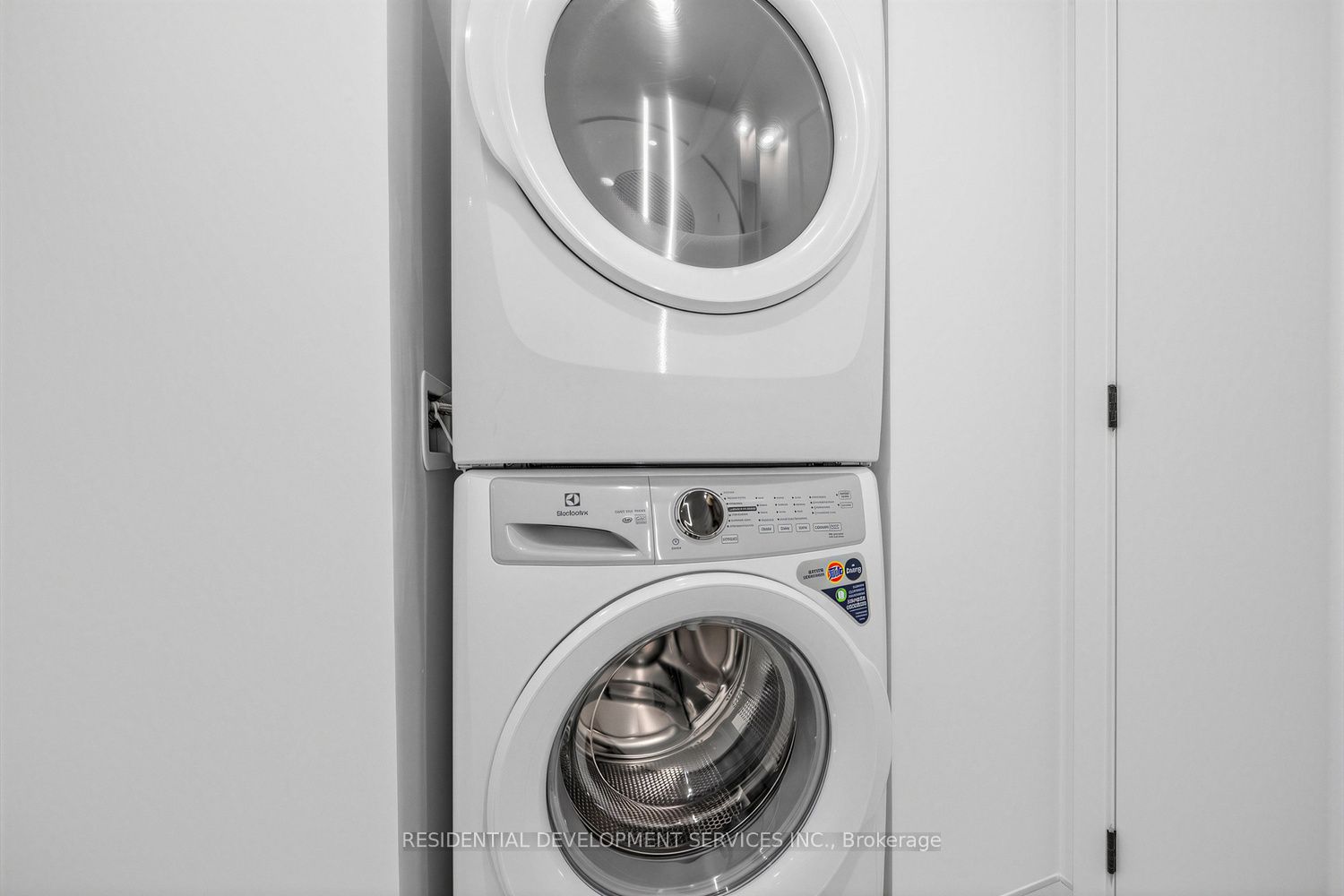 699 Sheppard Avenue E 505 Property Photo 19