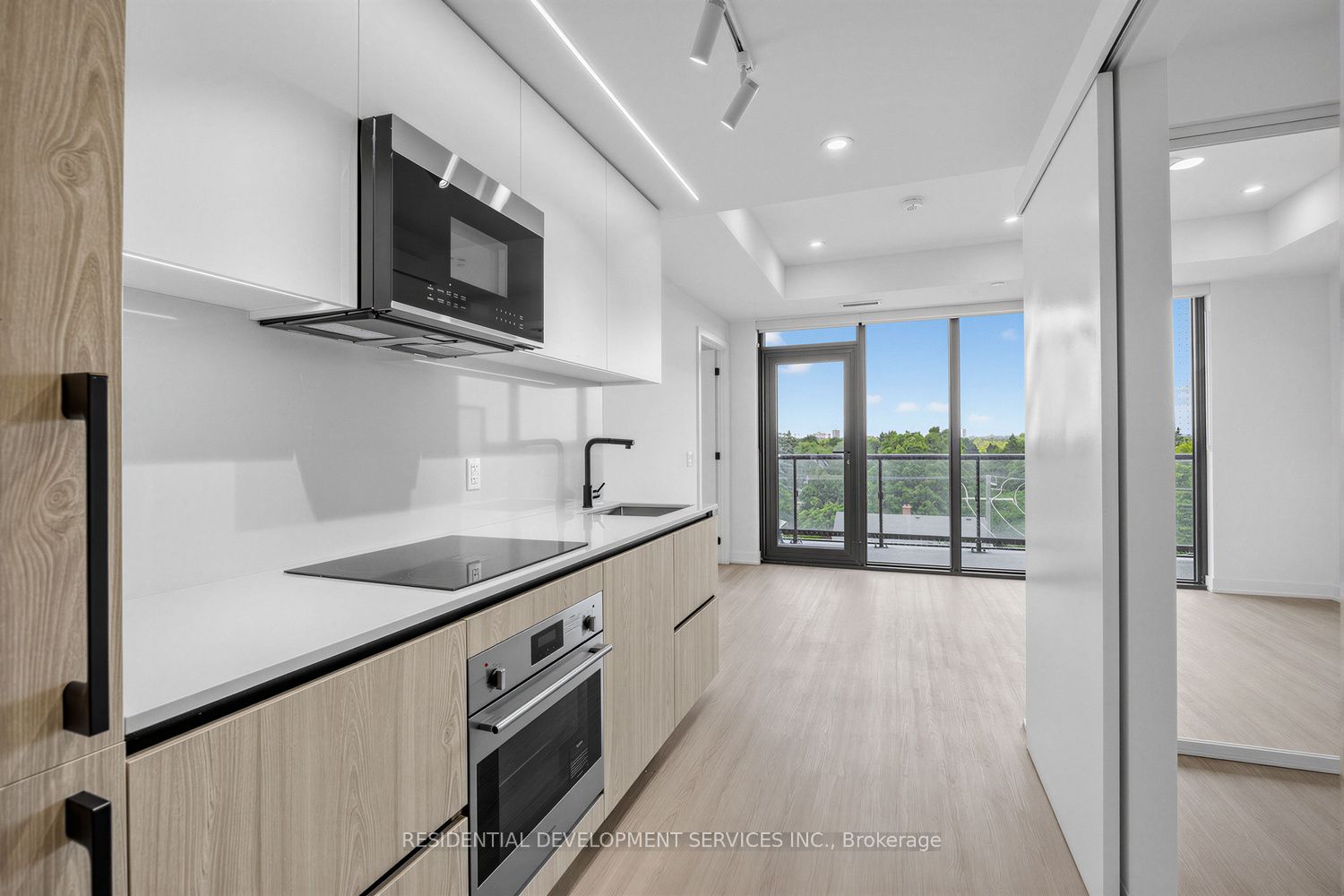 699 Sheppard Avenue E 619 Property Photo 6