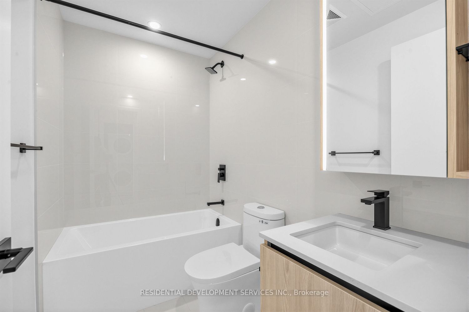 699 Sheppard Avenue E 619 Property Photo 12