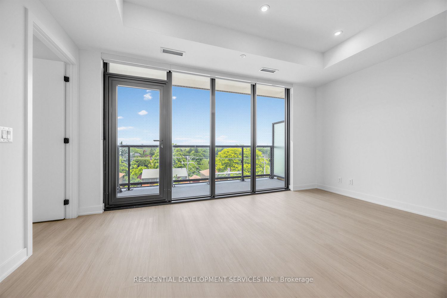 699 Sheppard Avenue E 619 Property Photo 13