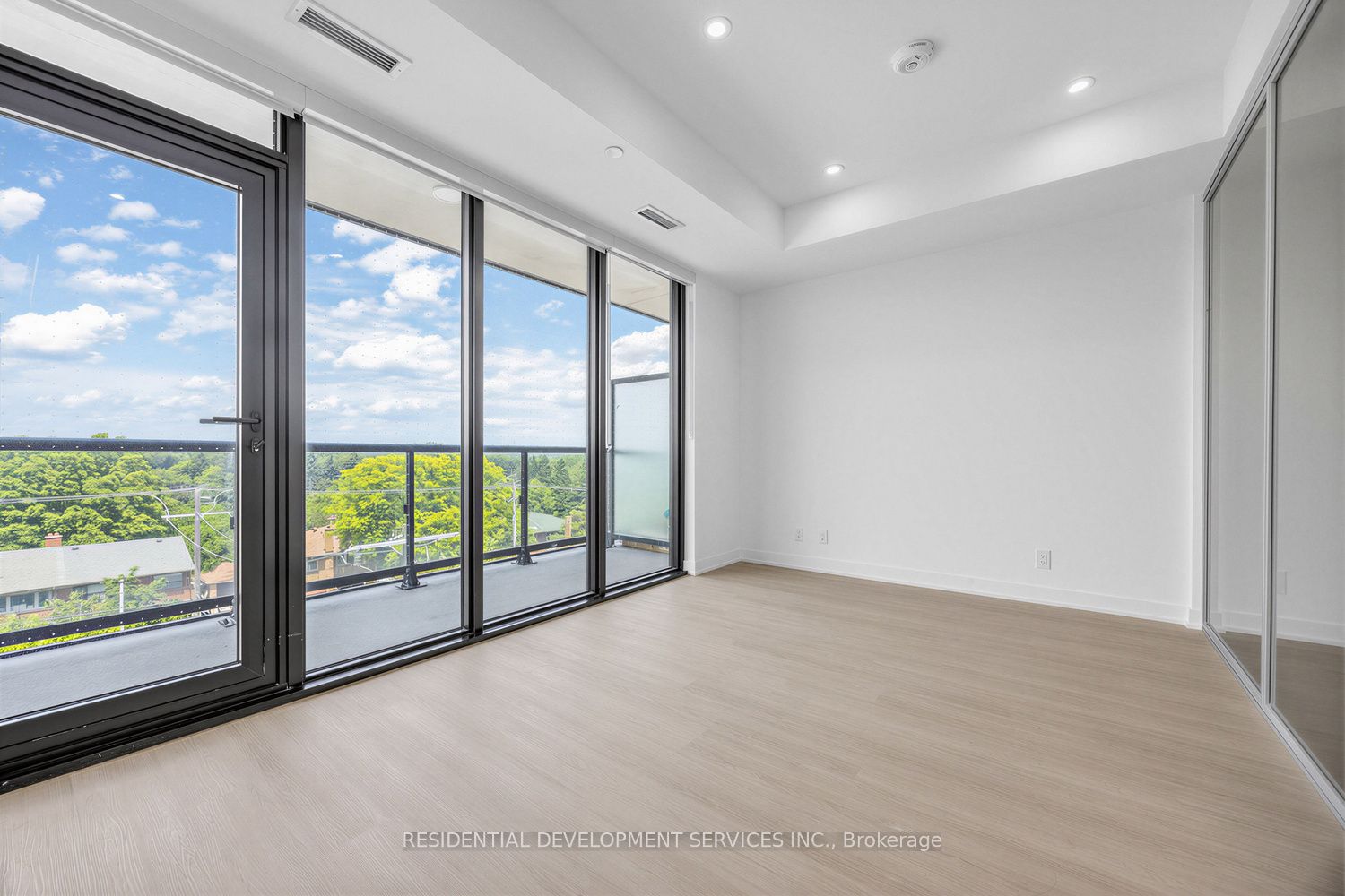 699 Sheppard Avenue E 619 Property Photo 14
