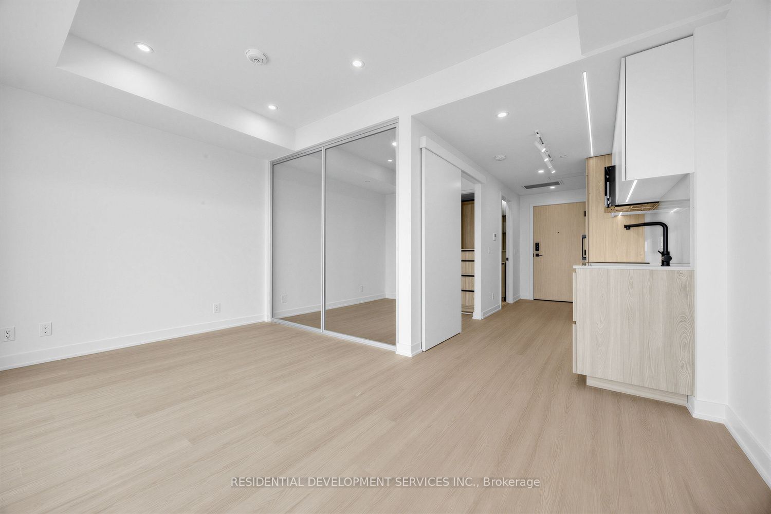699 Sheppard Avenue E 619 Property Photo 15
