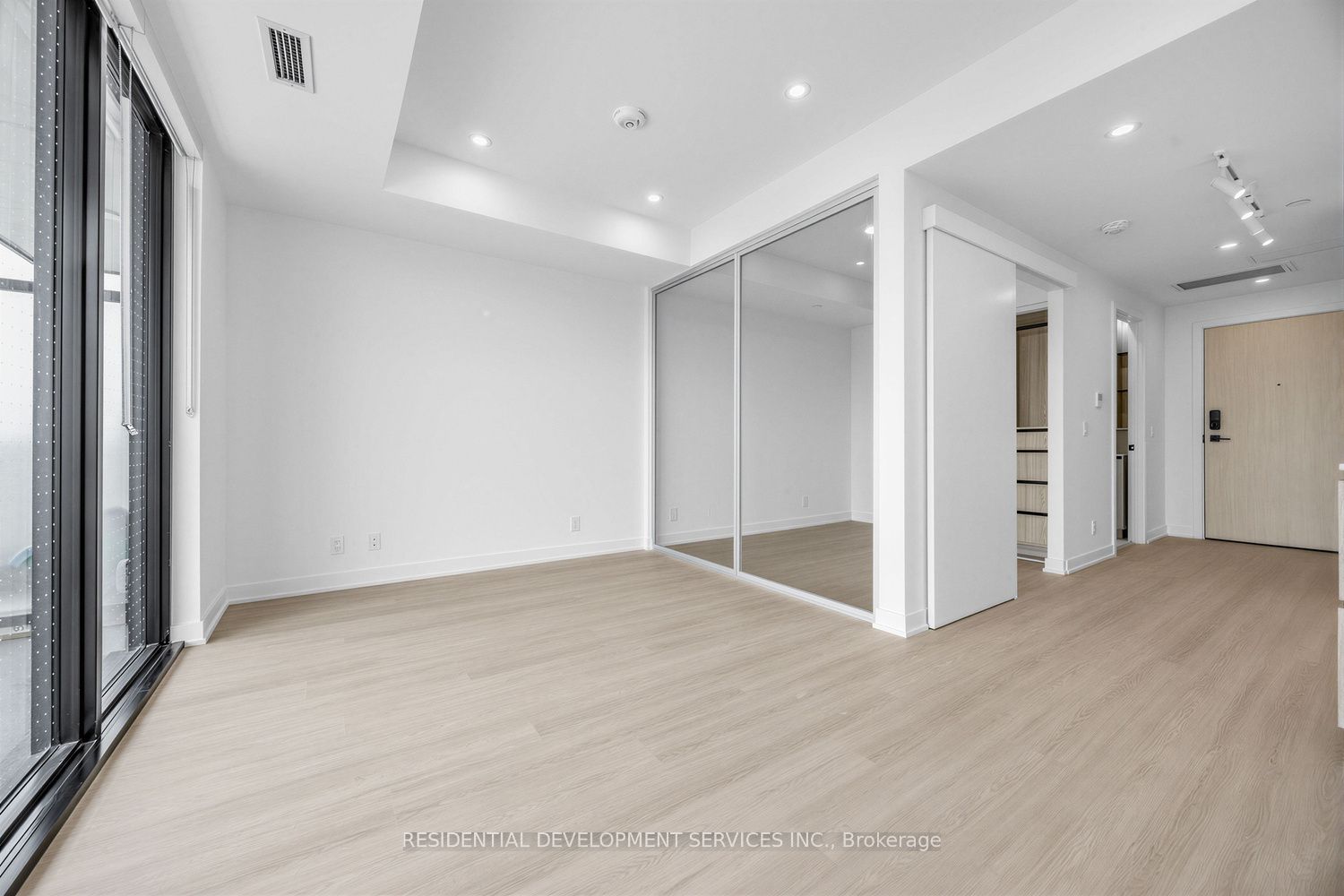 699 Sheppard Avenue E 619 Property Photo 16