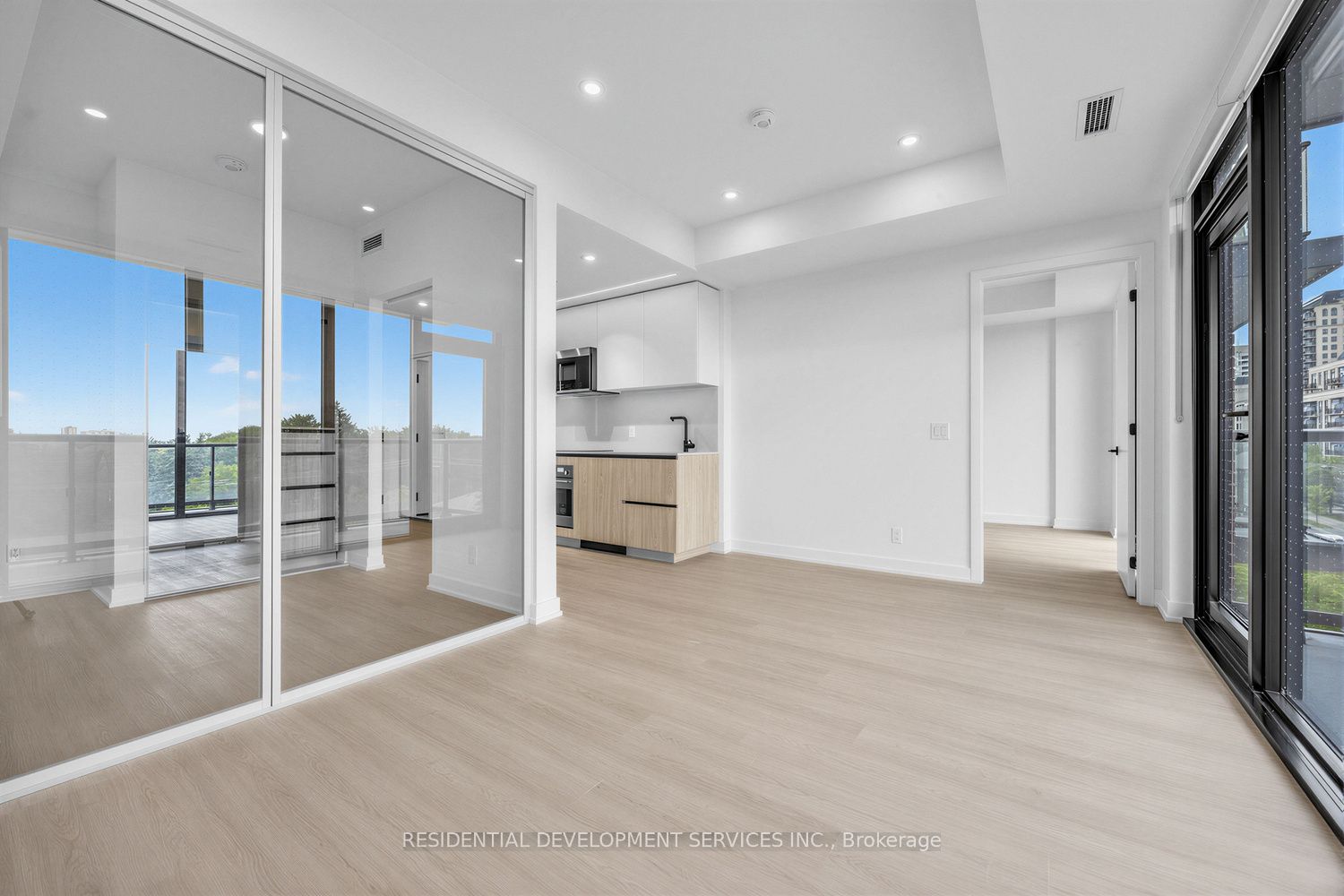 699 Sheppard Avenue E 619 Property Photo 17
