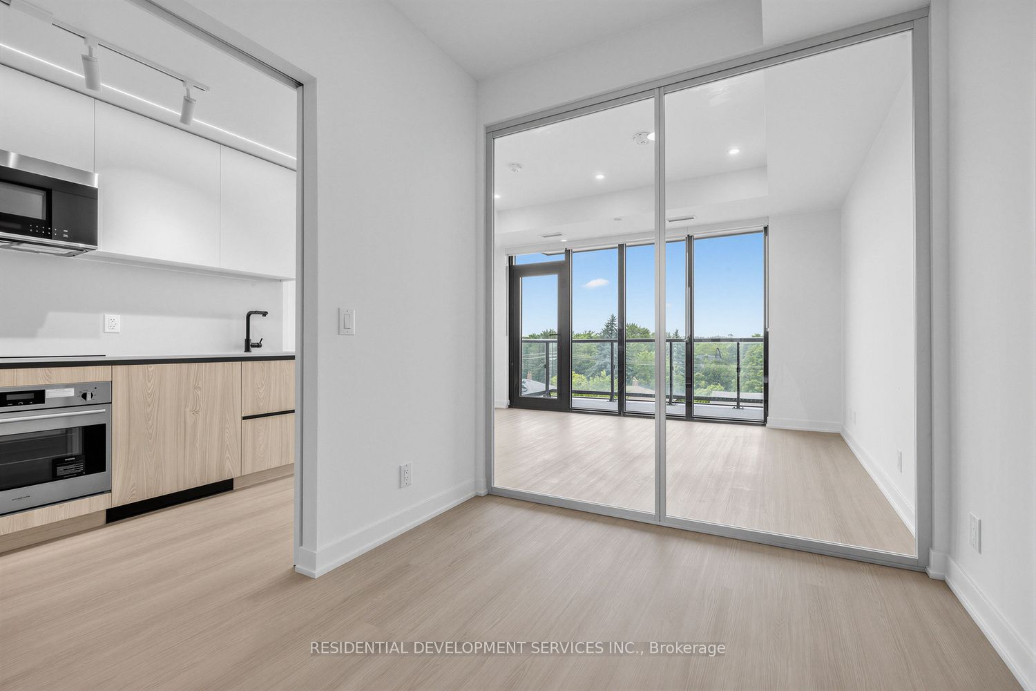 699 Sheppard Avenue E 619 Property Photo 18