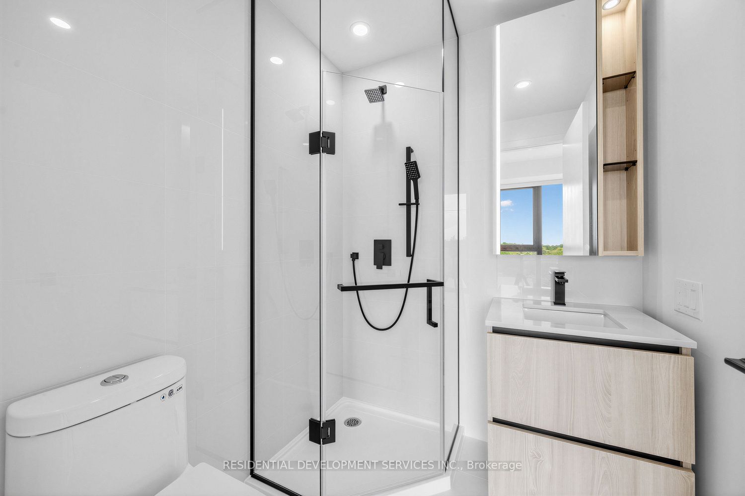 699 Sheppard Avenue E 619 Property Photo 22