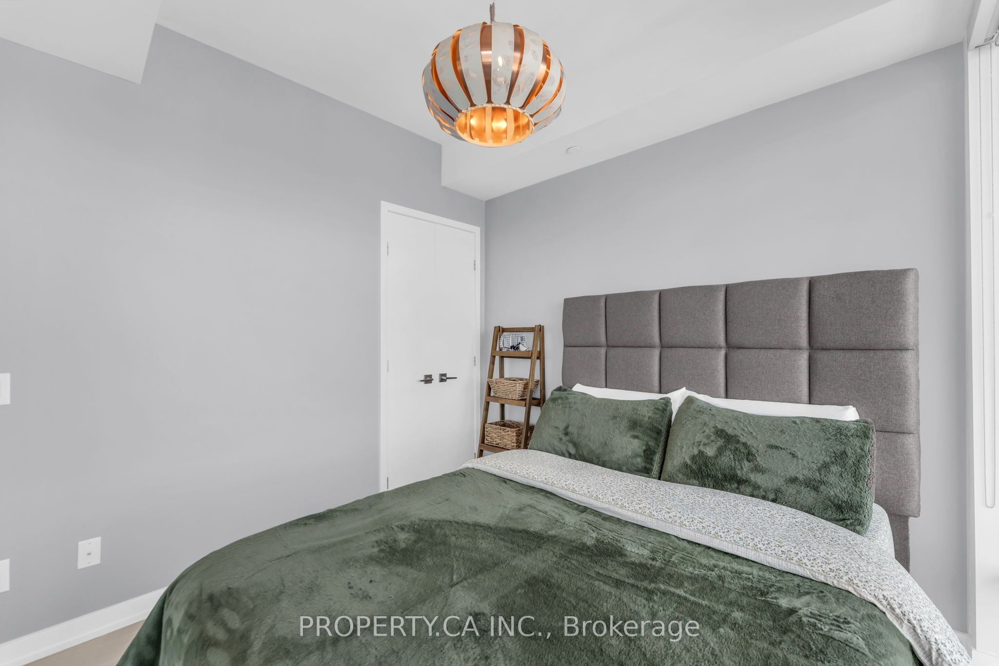 488 University Avenue 3002 Property Photo 14