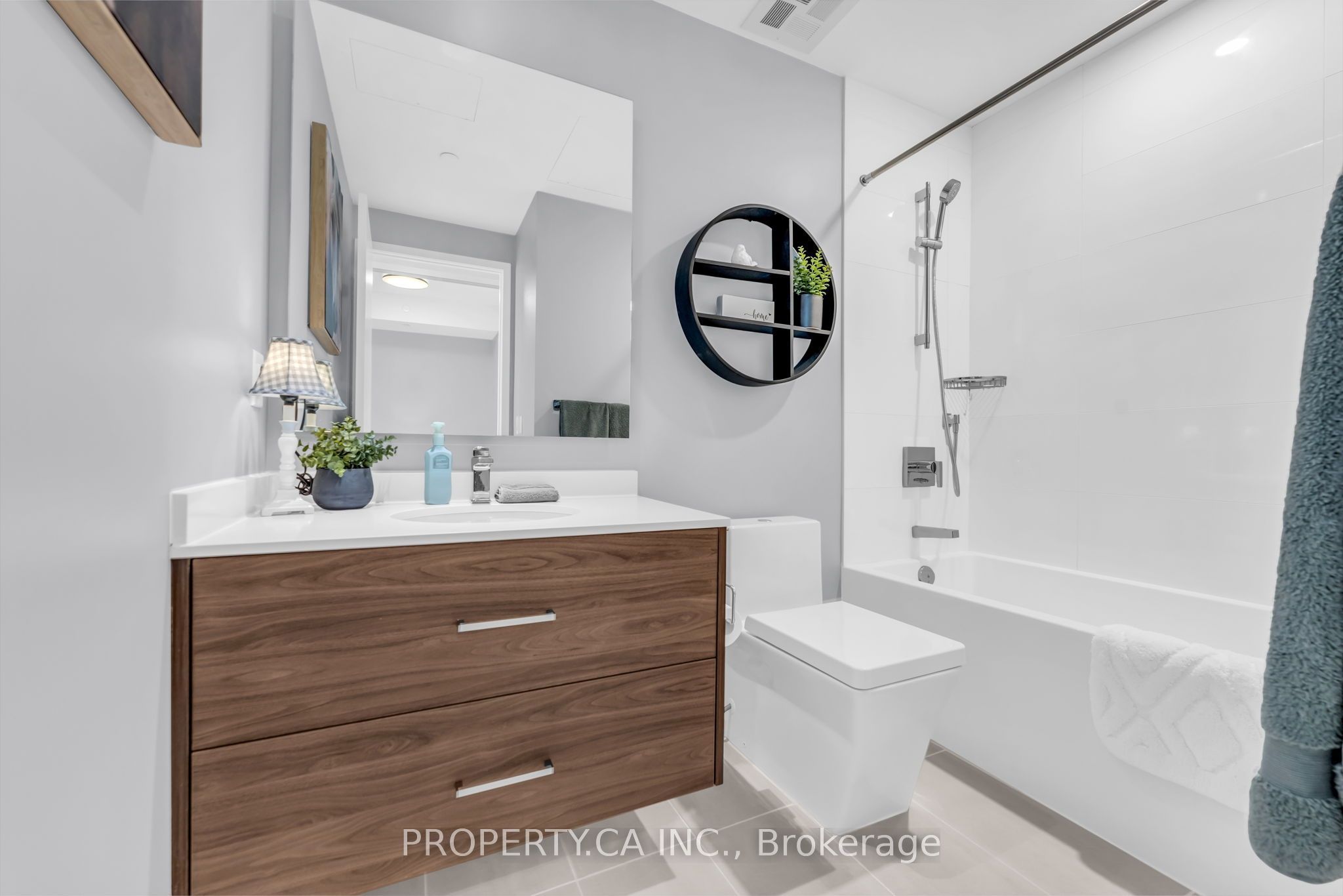 488 University Avenue 3002 Property Photo 16