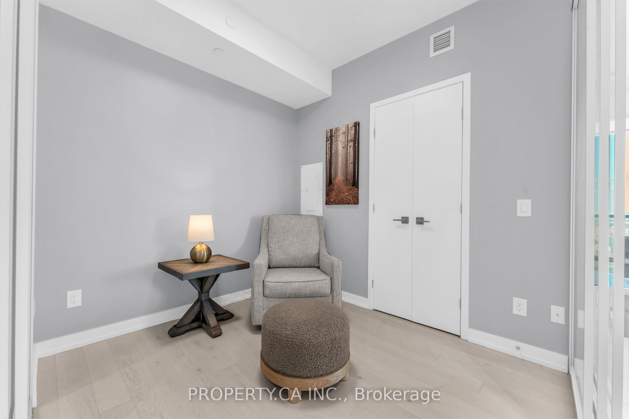 488 University Avenue 3002 Property Photo 17