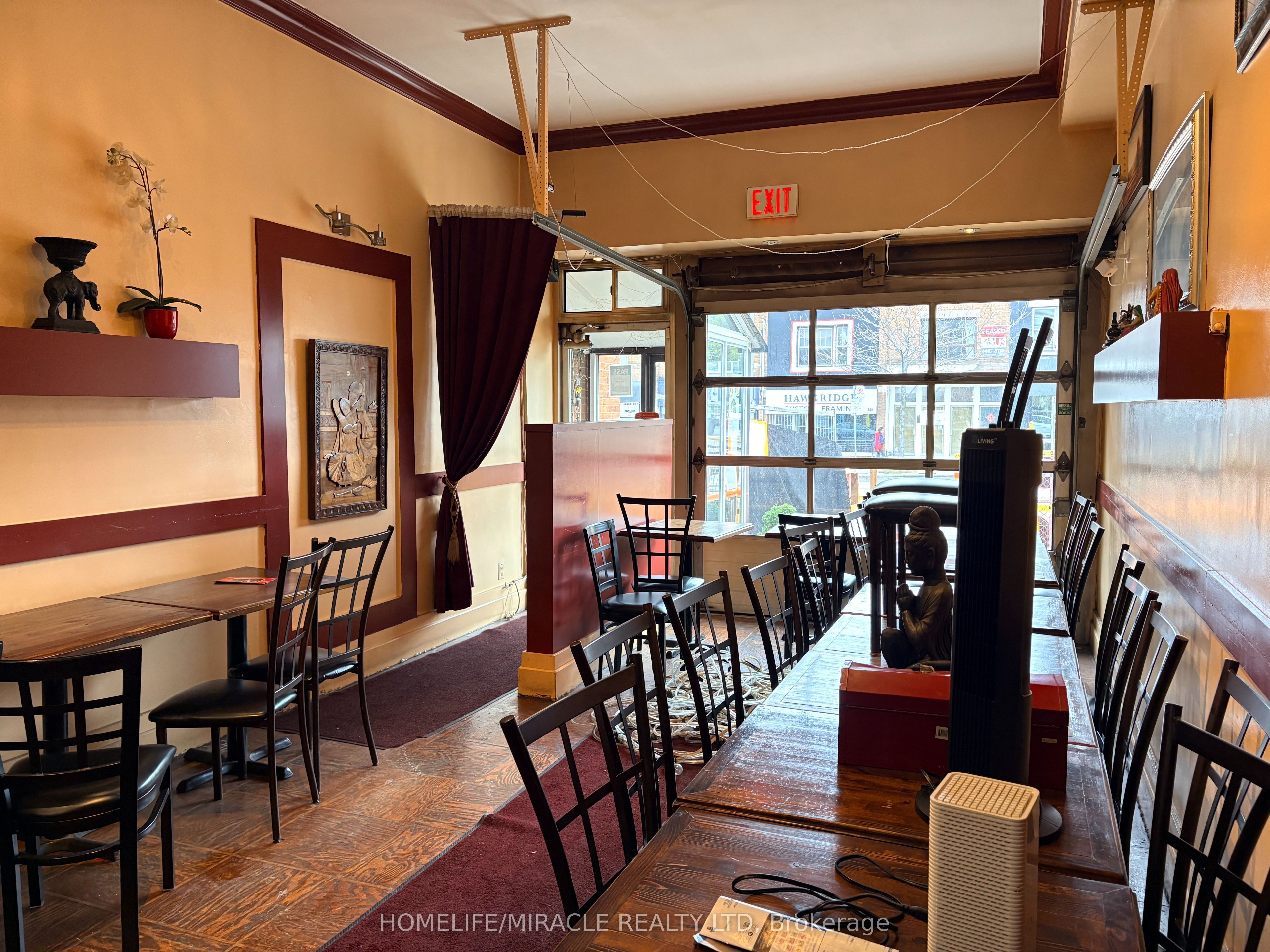815 St Clair Avenue W Property Photo 2