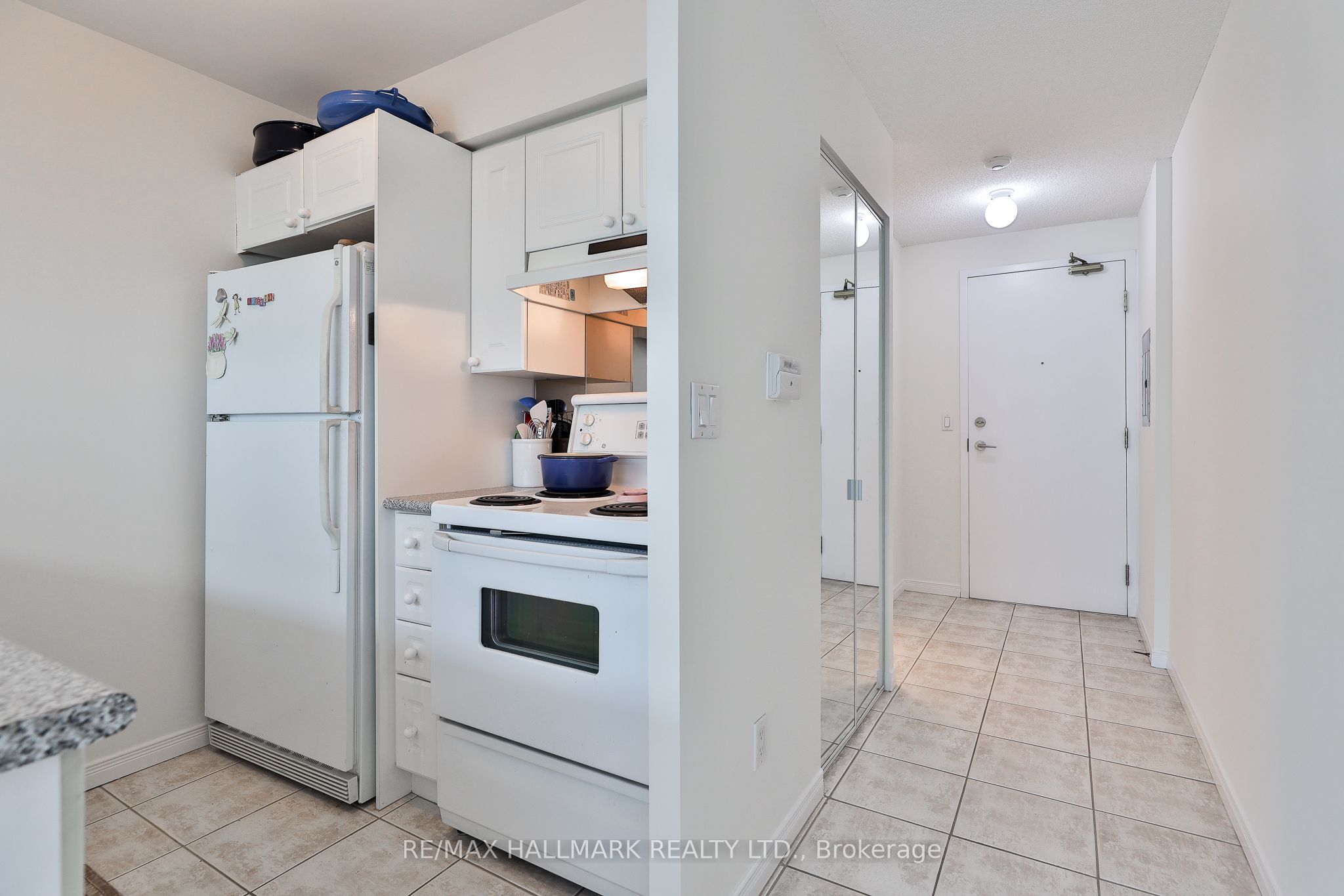 109 Front Street E 528 Property Photo 5