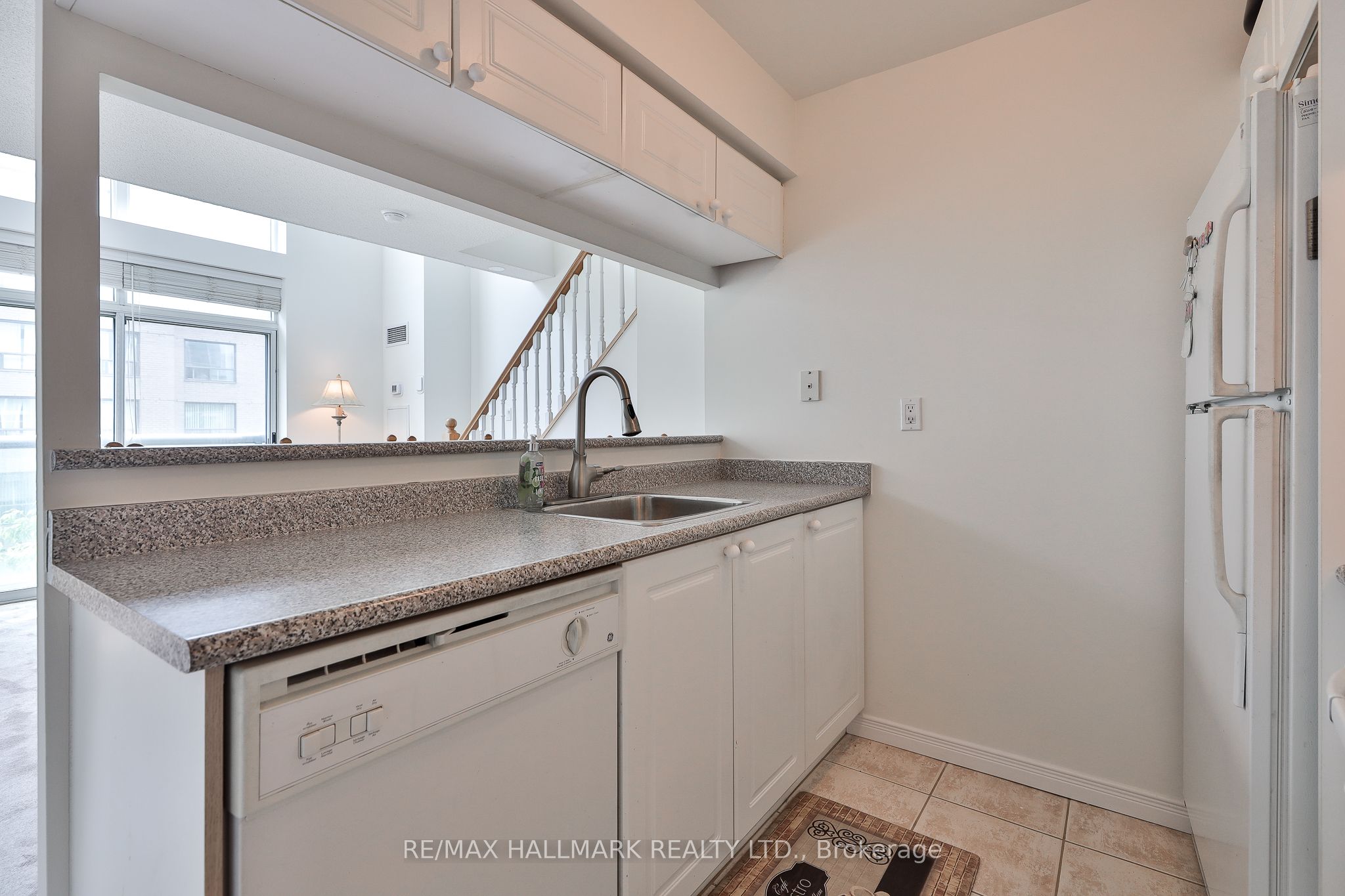 109 Front Street E 528 Property Photo 7