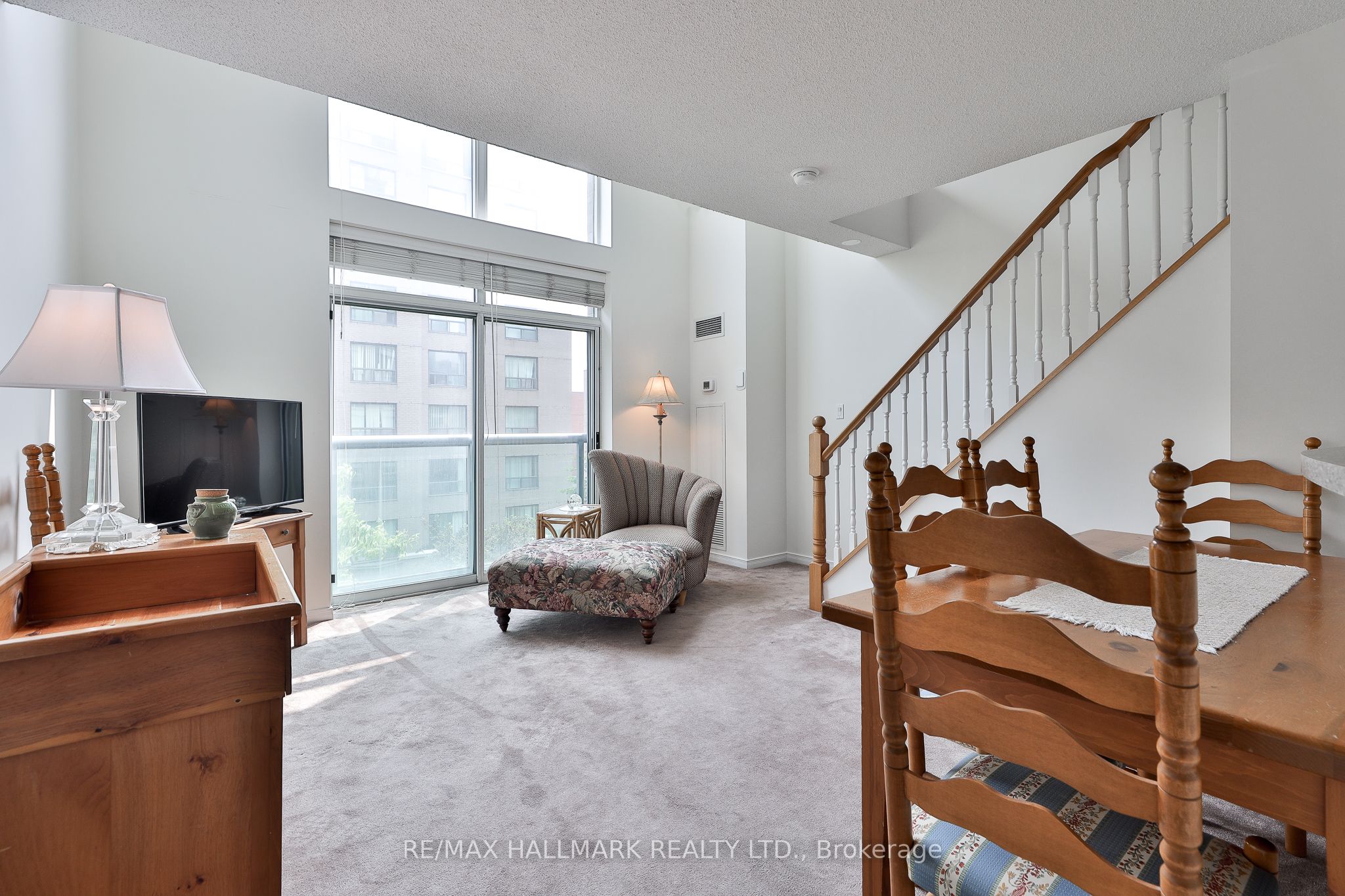 109 Front Street E 528 Property Photo 8