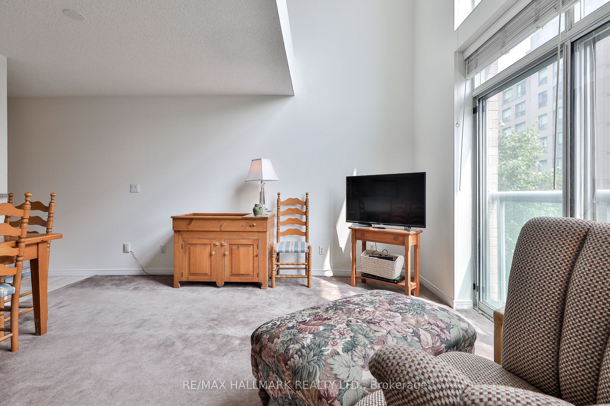 109 Front Street E 528 Property Photo 11