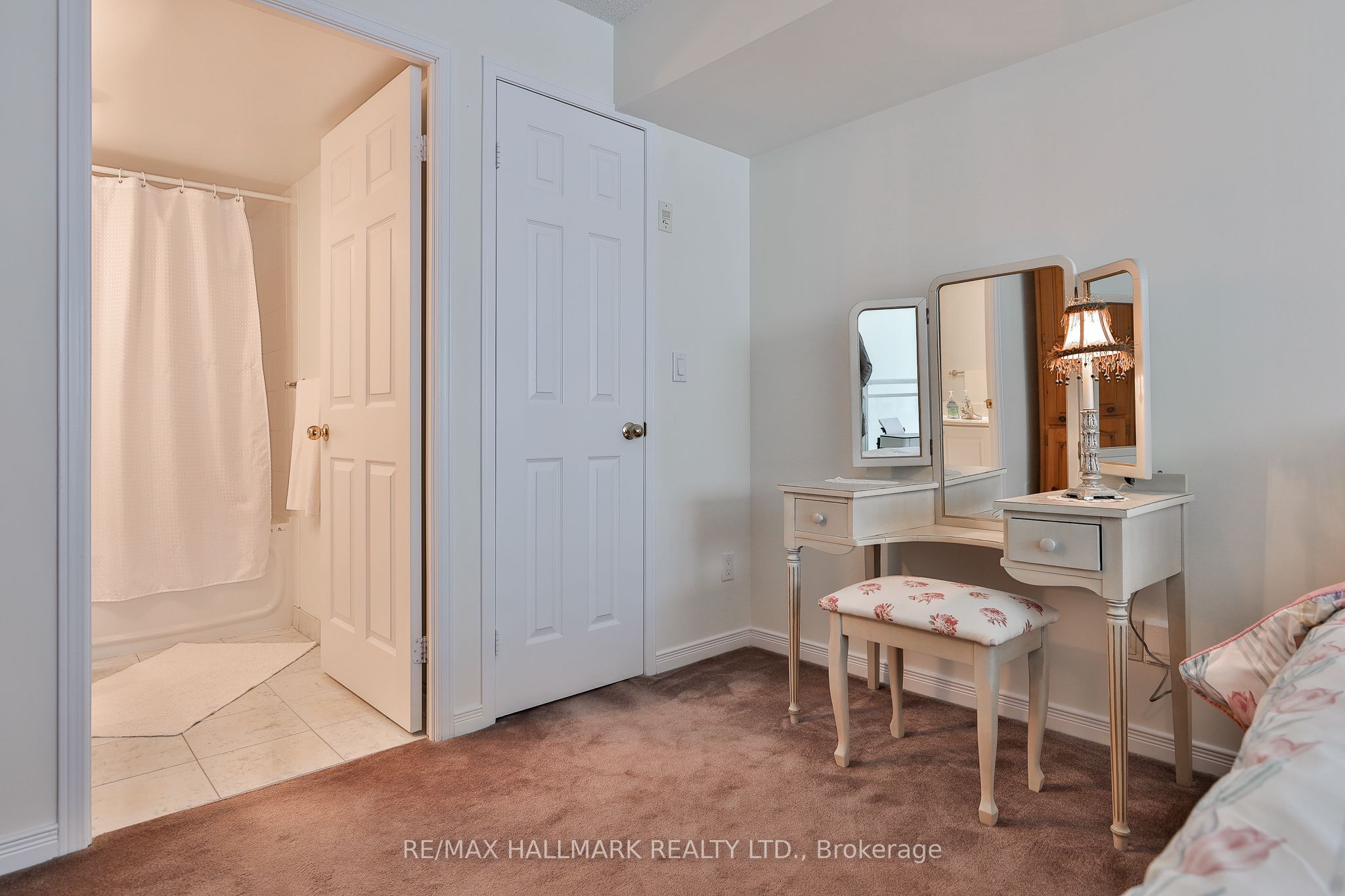 109 Front Street E 528 Property Photo 24