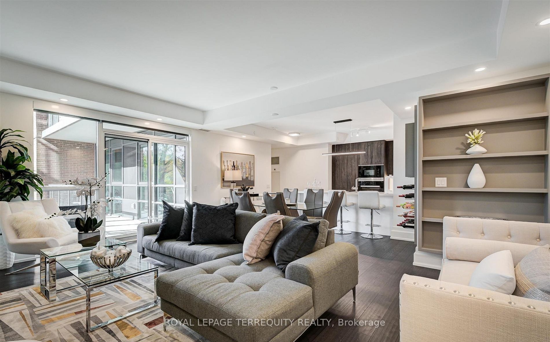 3 Southvale Drive 401 Property Photo 1