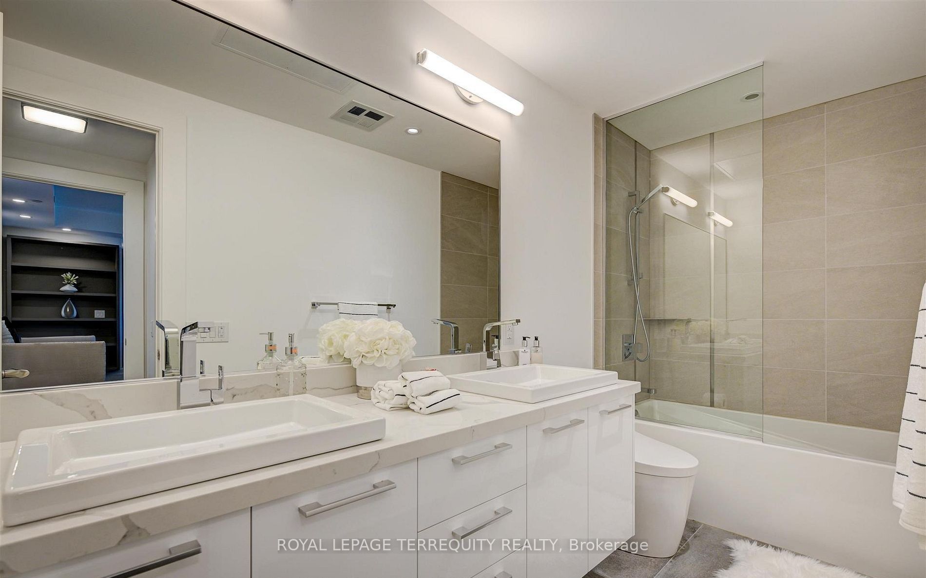 3 Southvale Drive 401 Property Photo 25