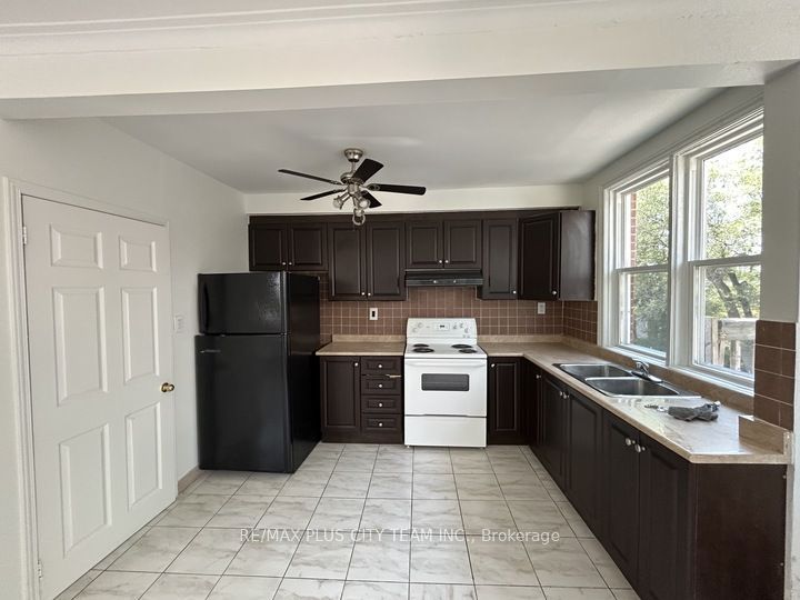 3432 Bathurst Street 2 Property Photo 5