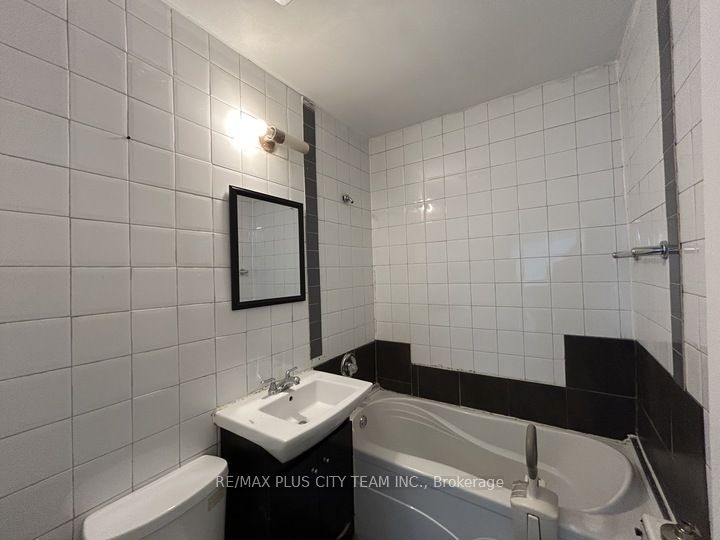 3432 Bathurst Street 2 Property Photo 8