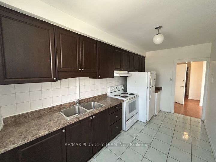 3432 Bathurst Street 1 Property Photo 3
