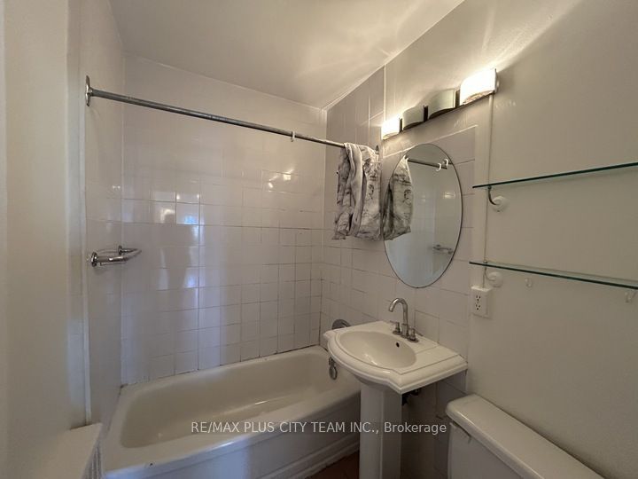 3432 Bathurst Street 1 Property Photo 5