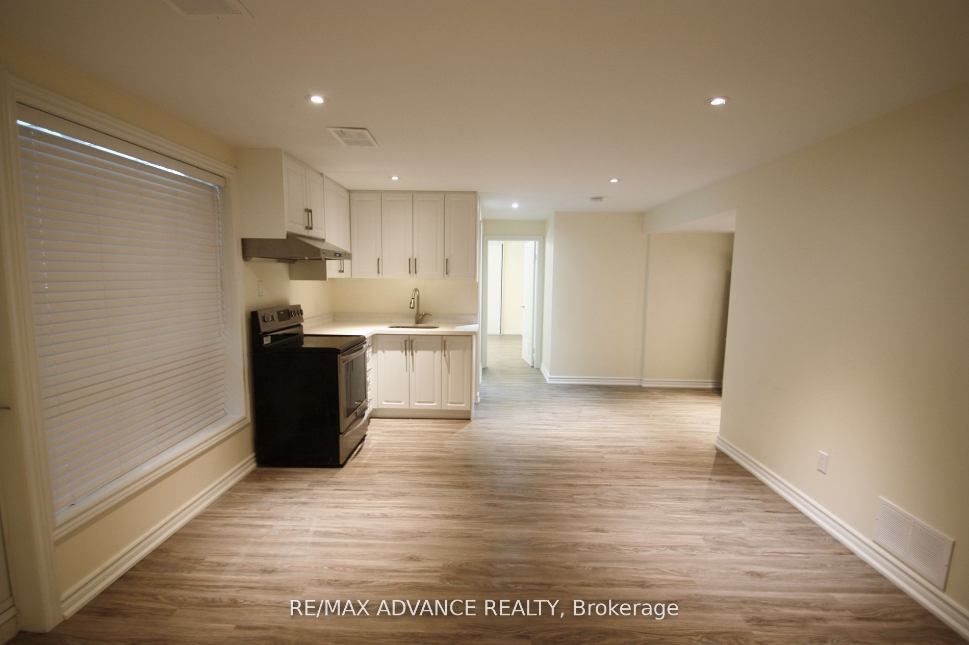 33 Carluke Crescent Lower Property Photo 9