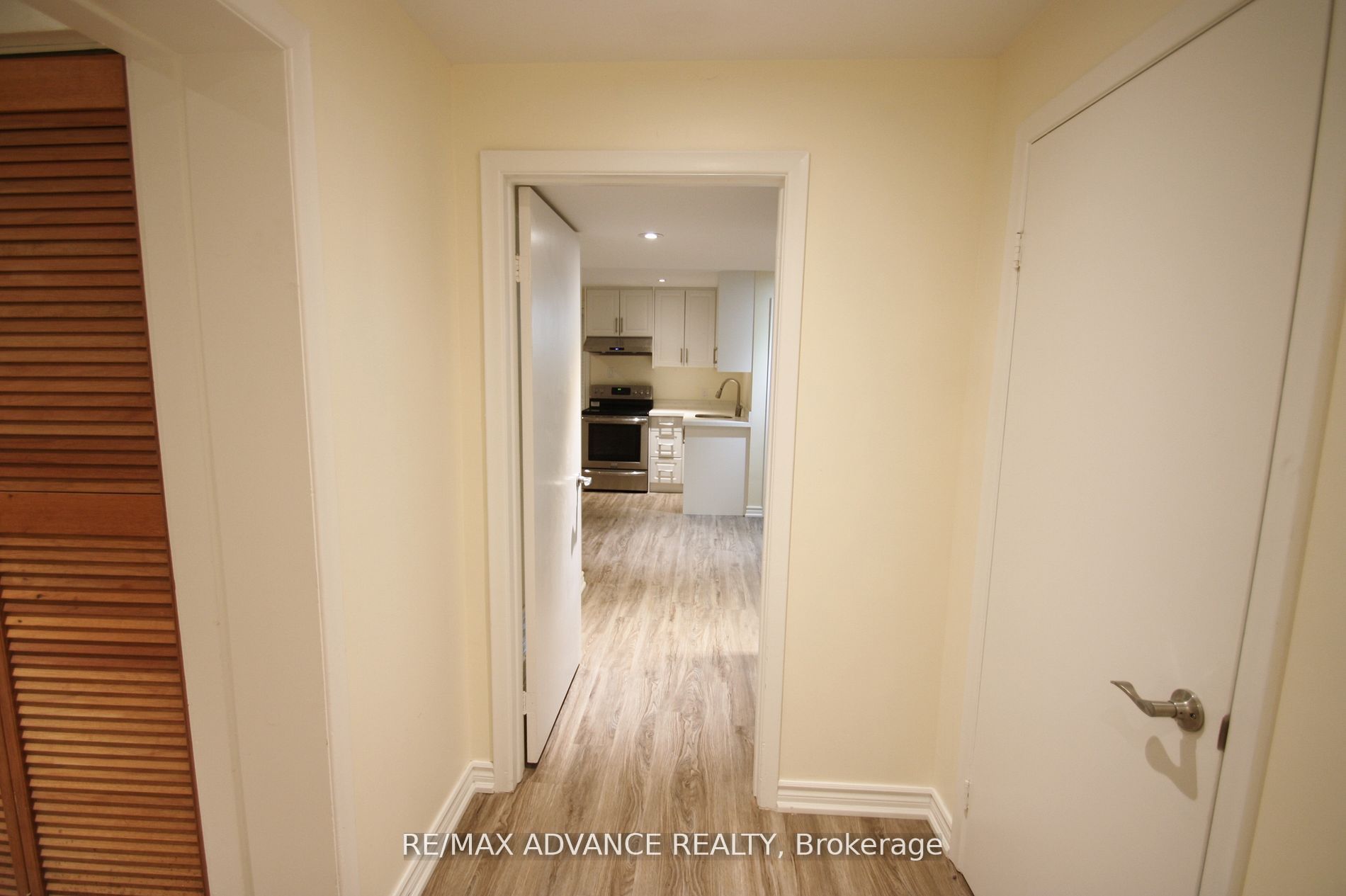 33 Carluke Crescent Lower Property Photo 10