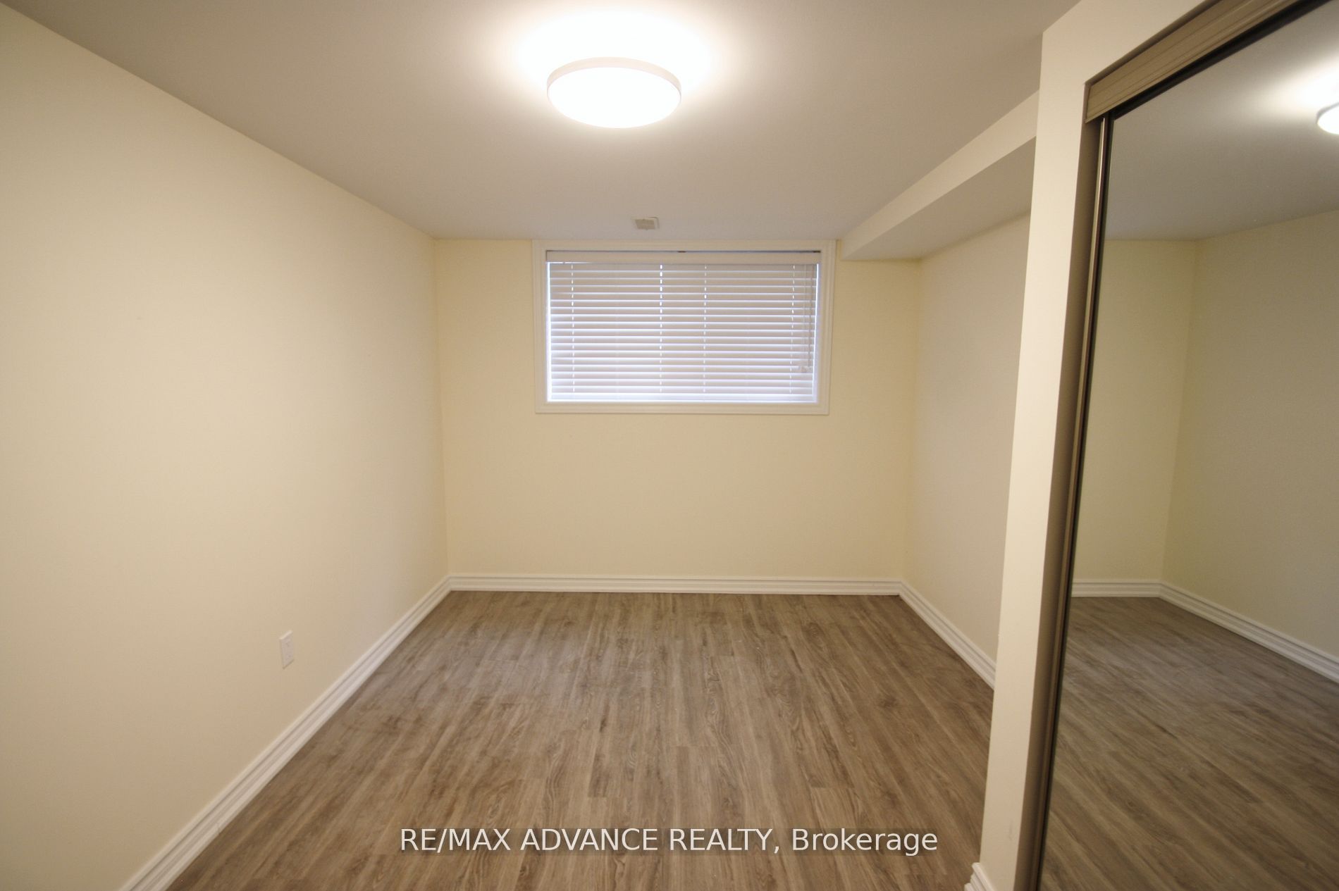 33 Carluke Crescent Lower Property Photo 12