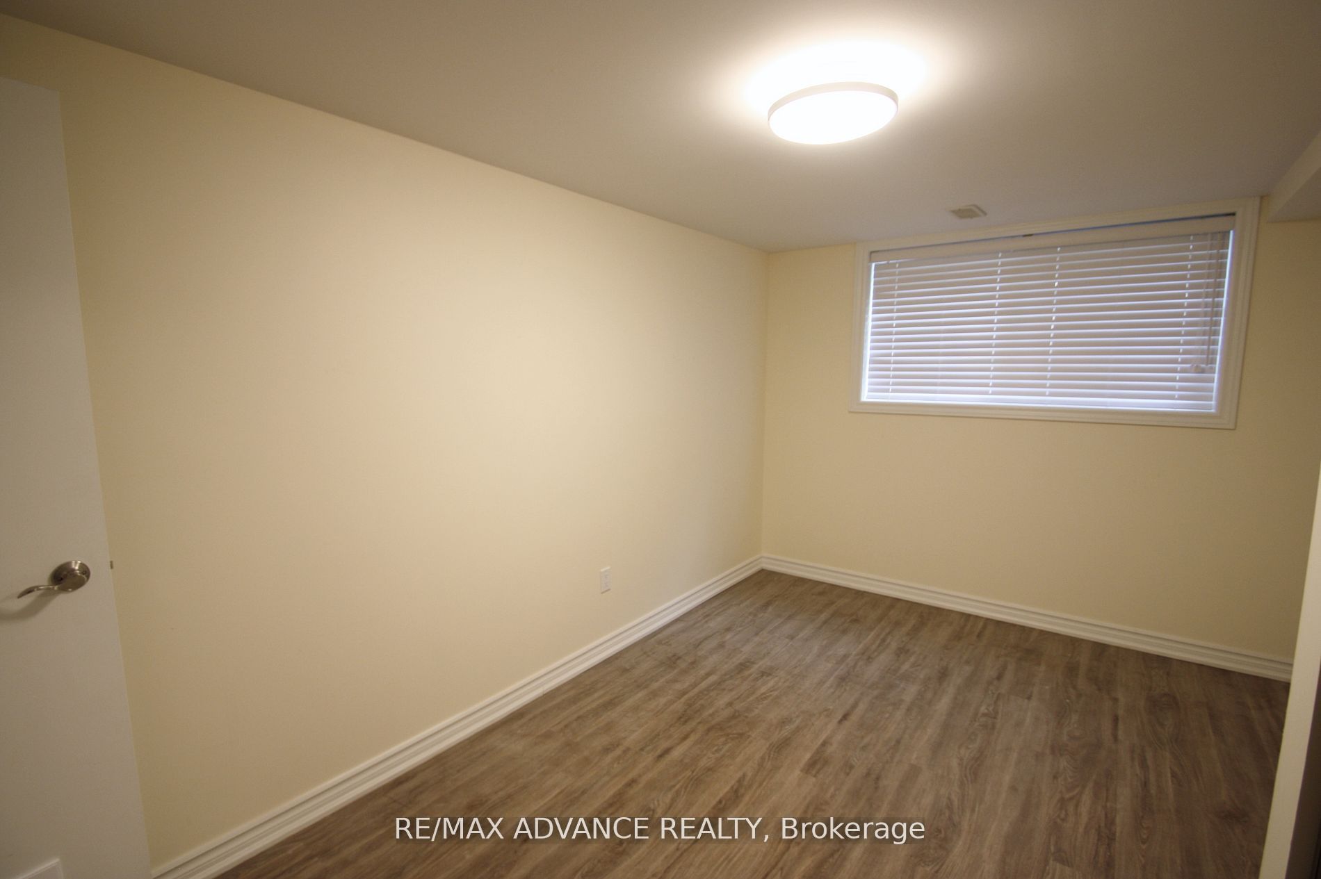 33 Carluke Crescent Lower Property Photo 13