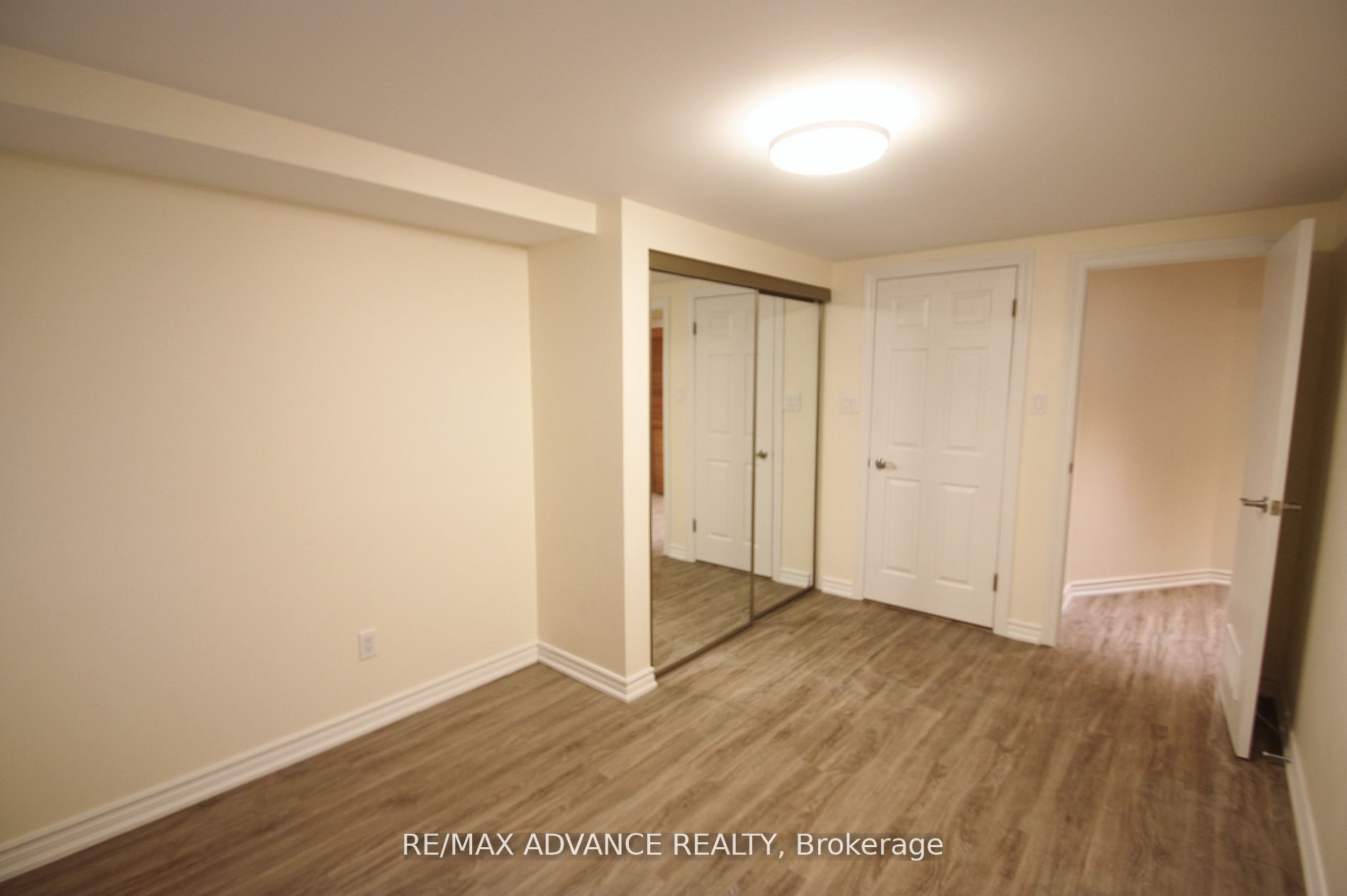 33 Carluke Crescent Lower Property Photo 16