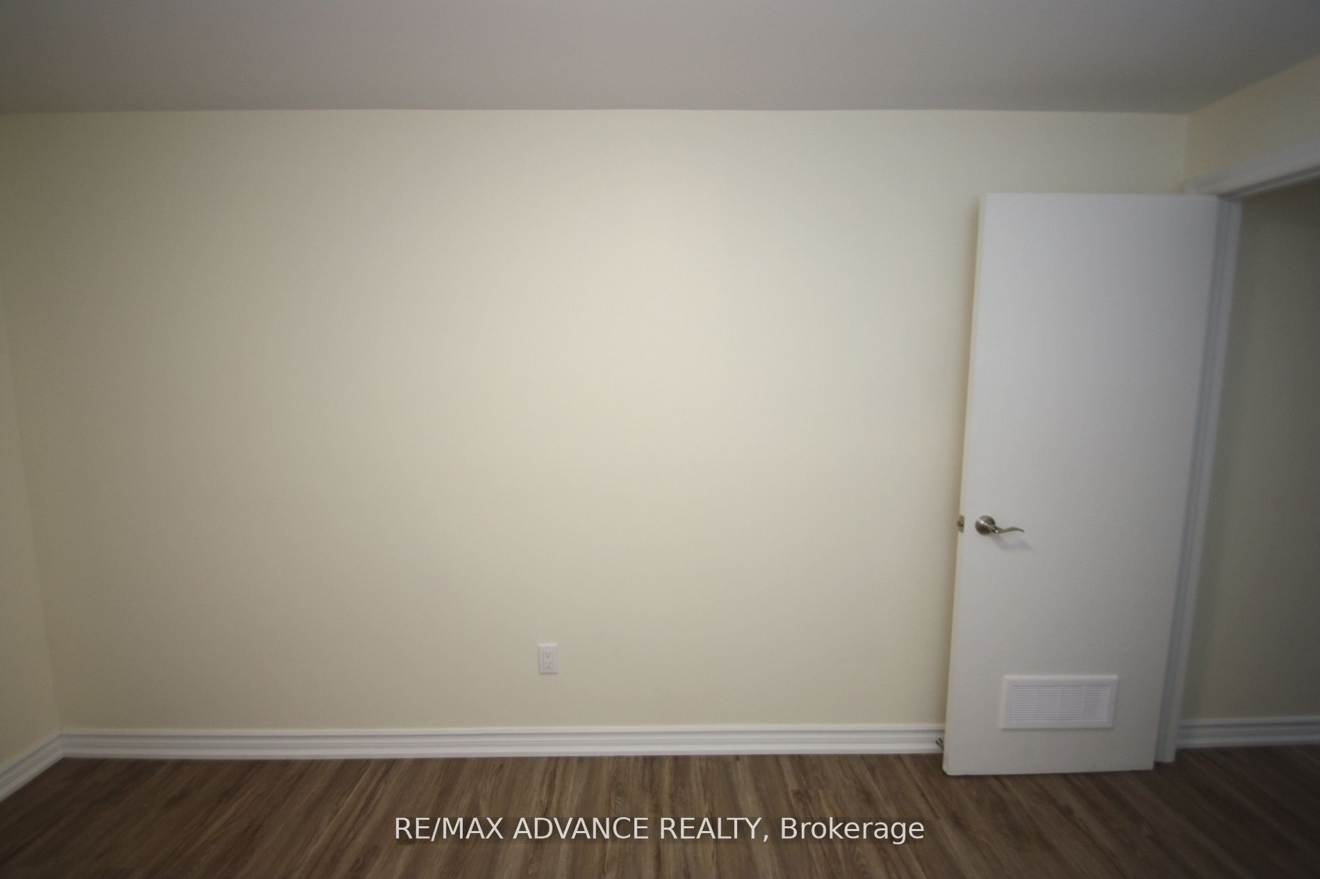 33 Carluke Crescent Lower Property Photo 19