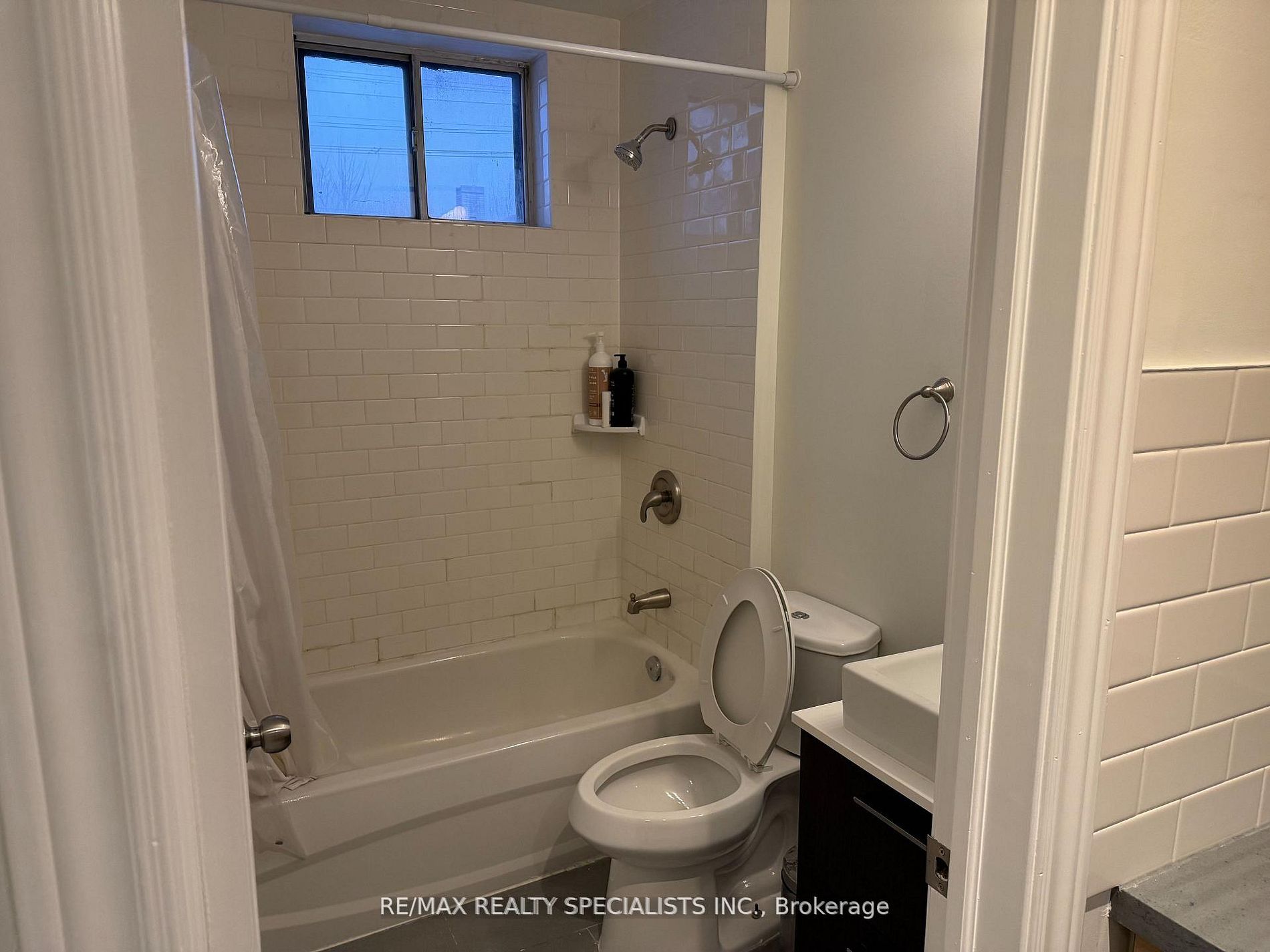 450 Bathurst Street 2 Property Photo 16