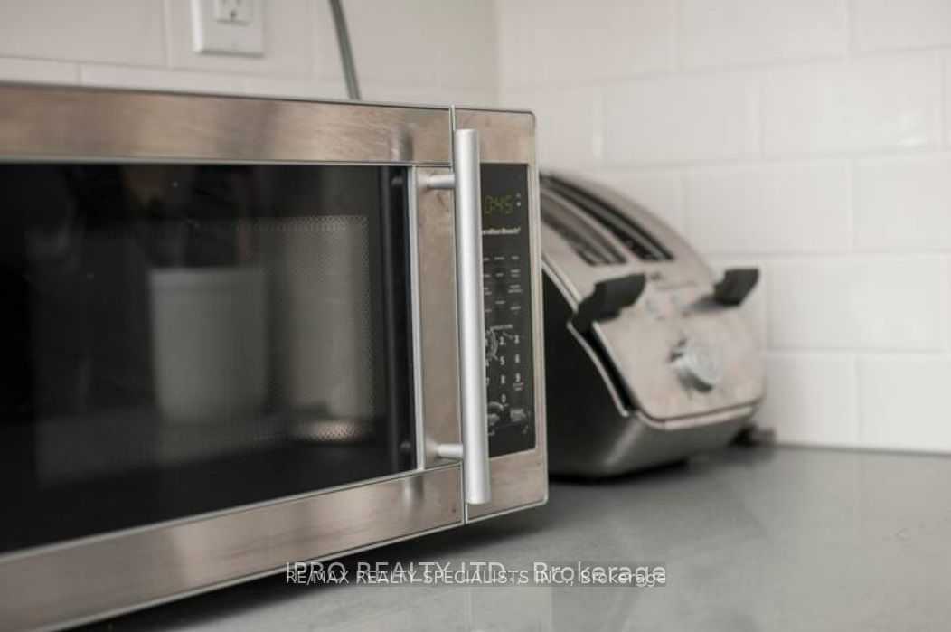 450 Bathurst Street 2 Property Photo 24